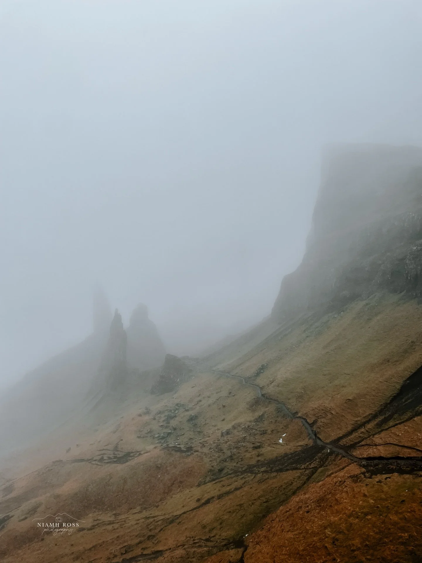 I think this pretty much sums up the weather in Skye this weekend! 🌧️ 

A super quick phone snap from a walk to the Old Man of Storr (before getting absolutely drenched!). It was so wet I was too afraid to actually take my camera out, but on the bri