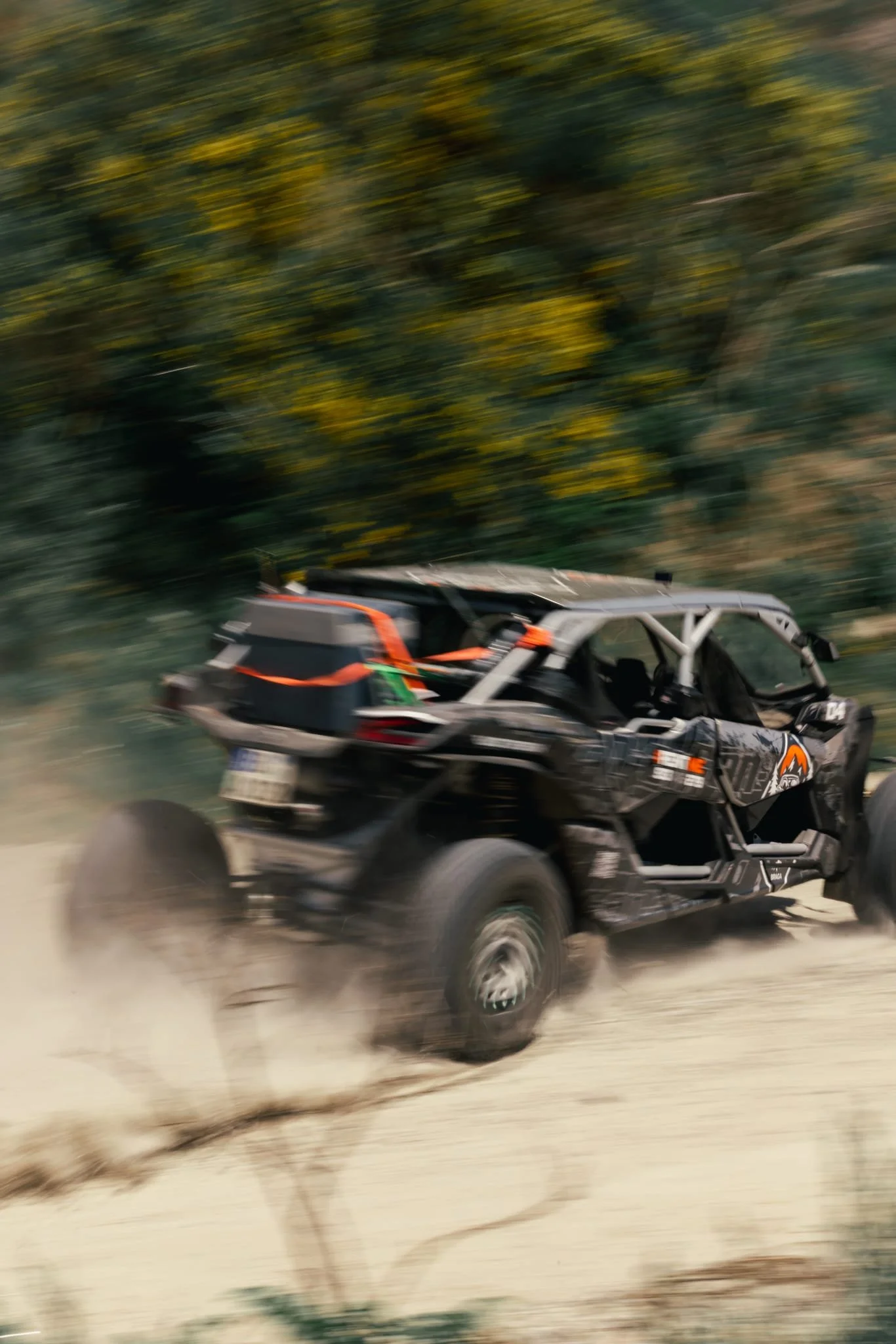 A adrenalina do passeio guiado de buggy off-road por trilhos e caminhos rurais em Braga e Norte de Portugal da Black Buggy Tours