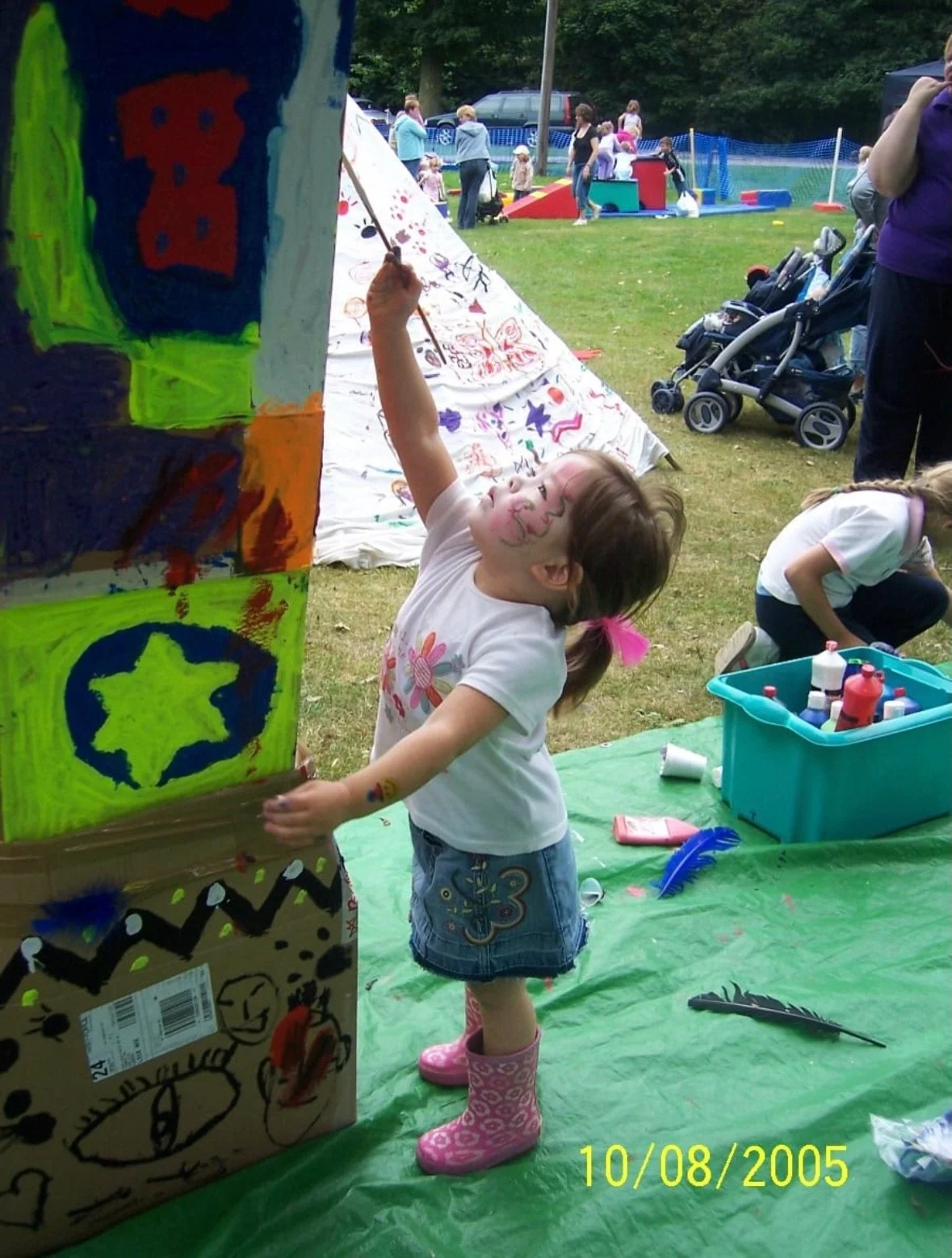 It&rsquo;s my birthday 🥳 Me in 2005 vs 2025, looking forward to lots more to come :)
.
#birthday #mural #foreverartist