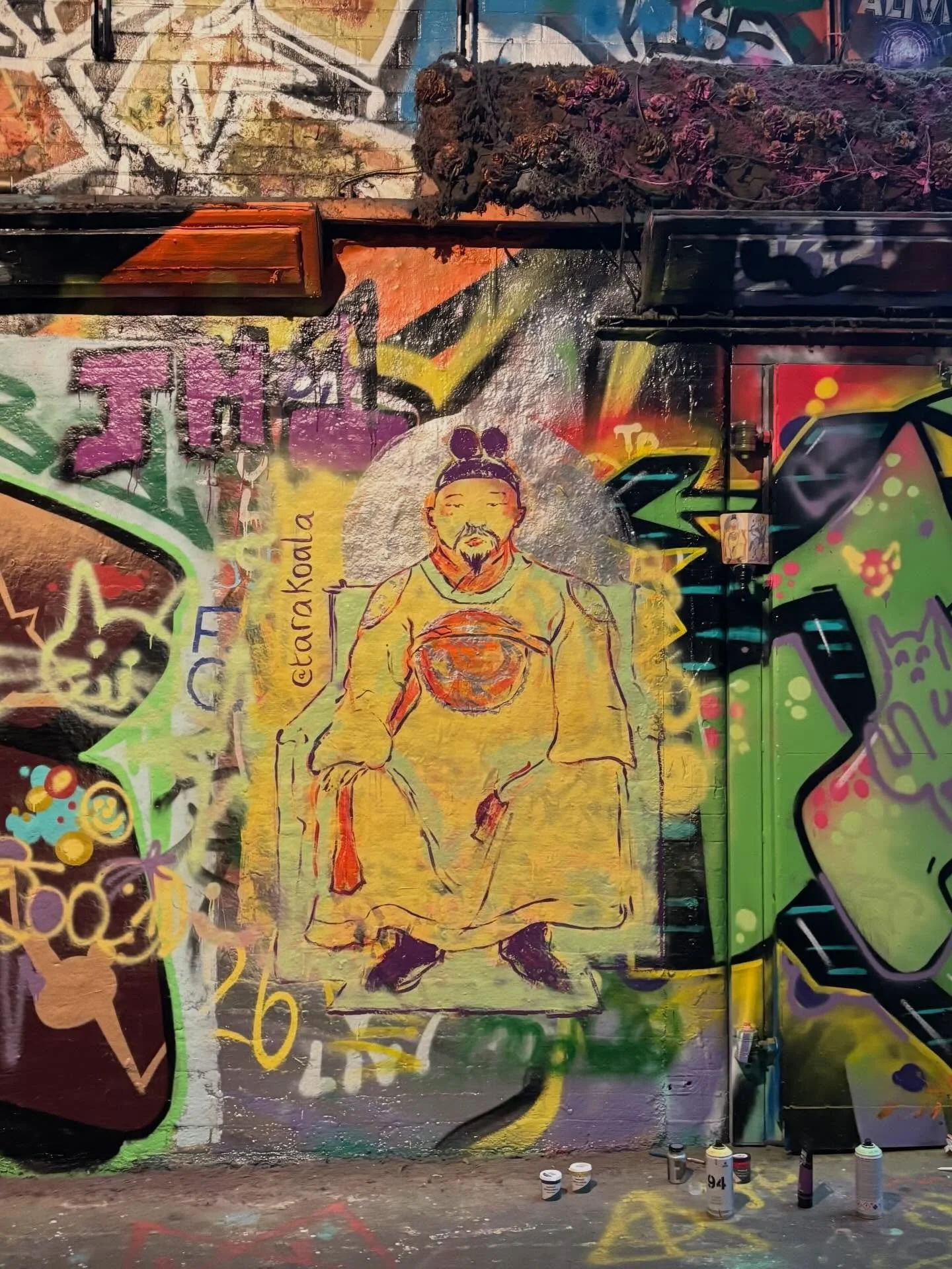 Painting at @leakestreetarches with my friends 💝
.
#mural #graffiti #leakestreettunnel #waterlootunnel #collaborativeart