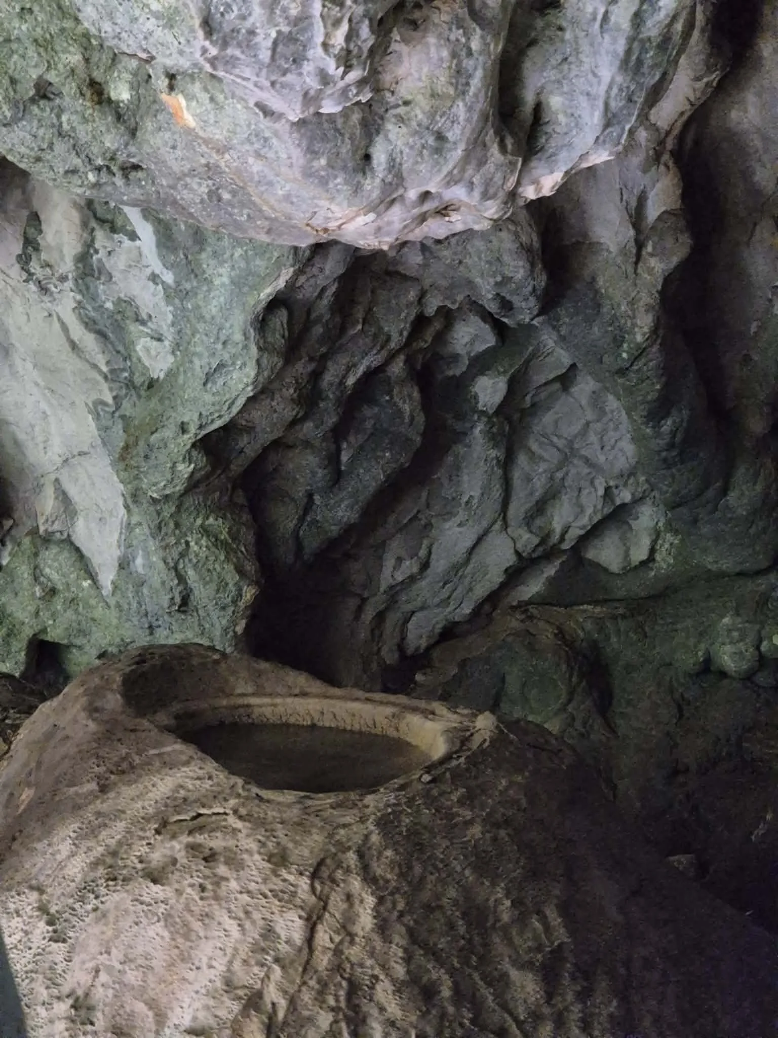 Zvočna meditacija in ples z zavezanimi očmi na prostem
