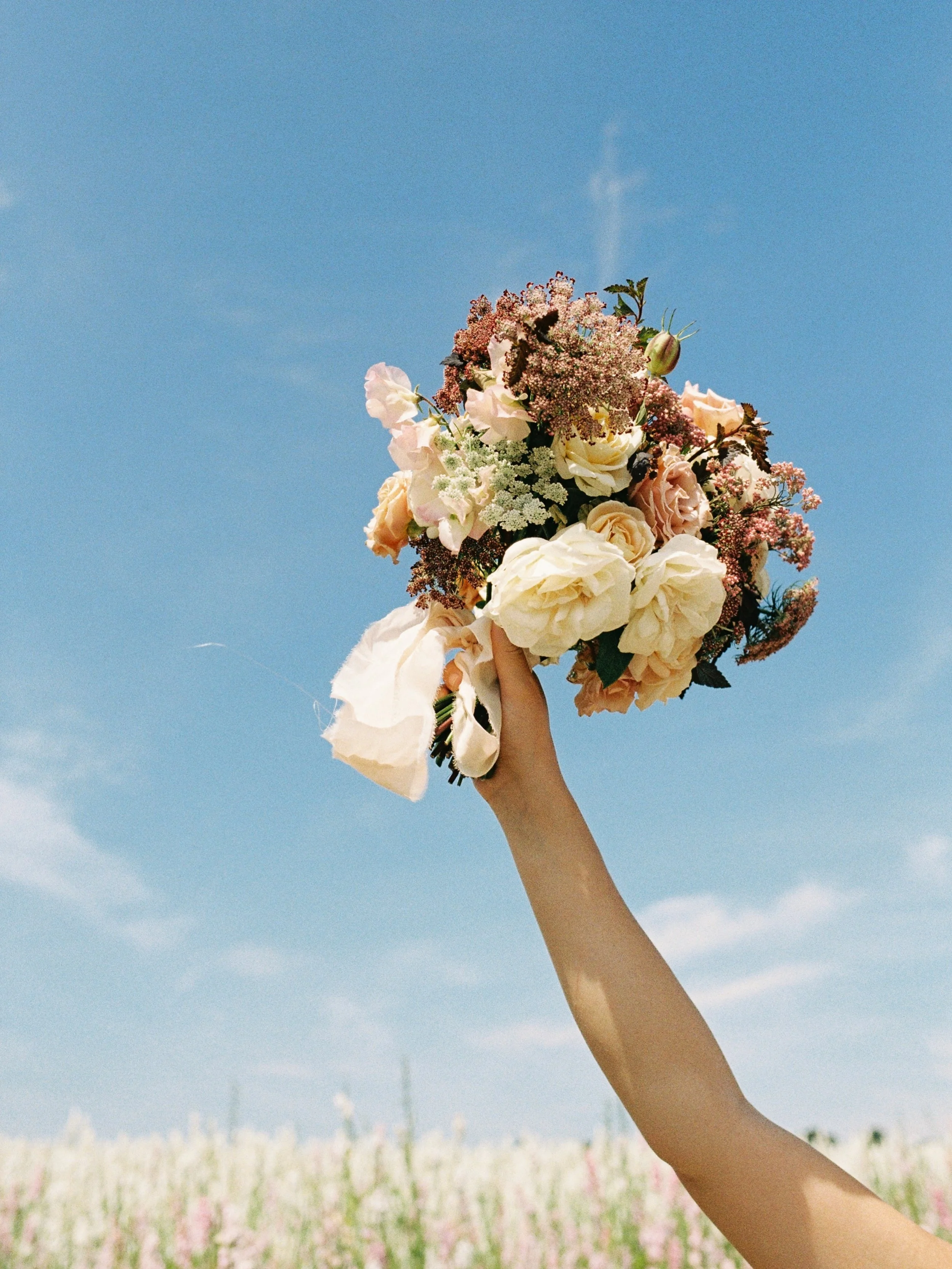 A little glimpse of the details at our collaboration with @shropshirepetals 

All taken on film by the incredible @odettegreenphotography 

Hosts: @shropshirepetals
Photography Speaker: @violajayphotography
Coordinator/Stylist: @bootiqueweddingsandev