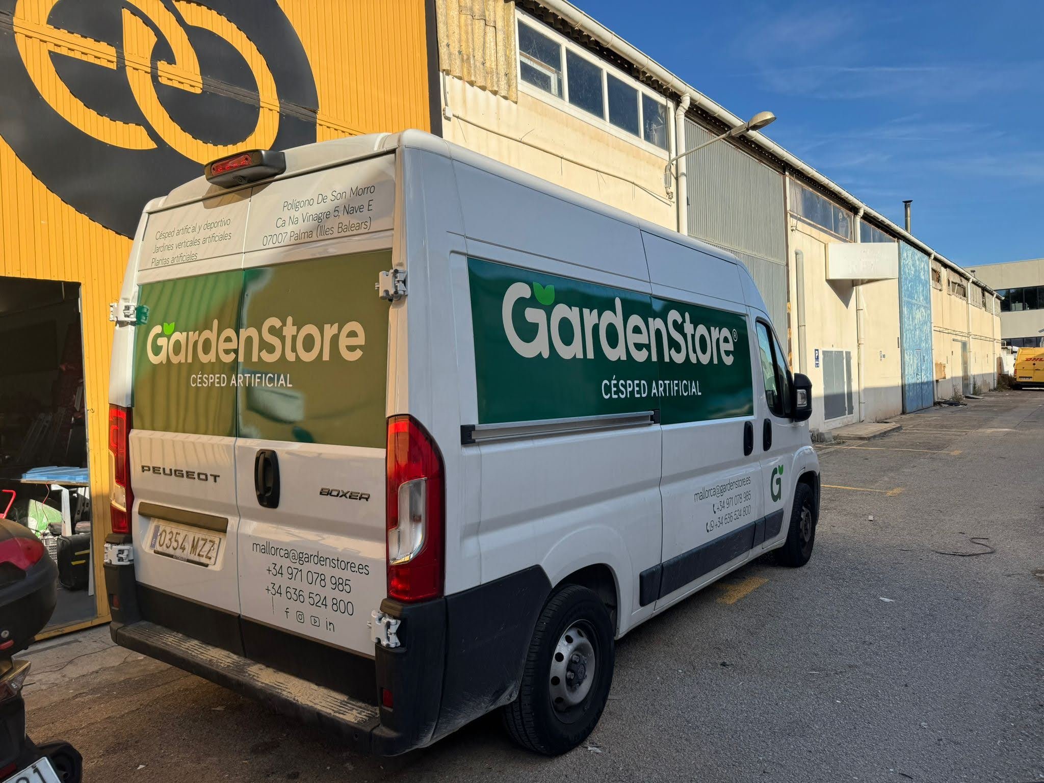 Rotulación semi integral con vinilo de corte para Garden Store