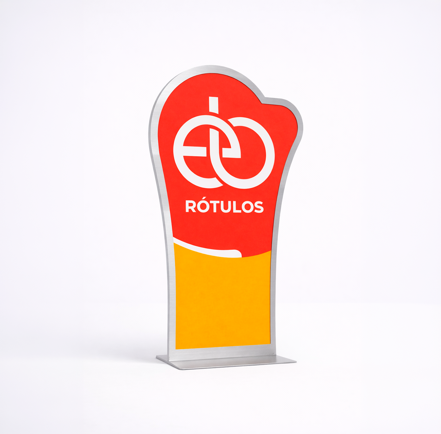 Una señal publicitaria con fondo en color rojo y amarillo, que dice 'Rótulos' y tiene un gráfico de dos etiquetas superpuestas.