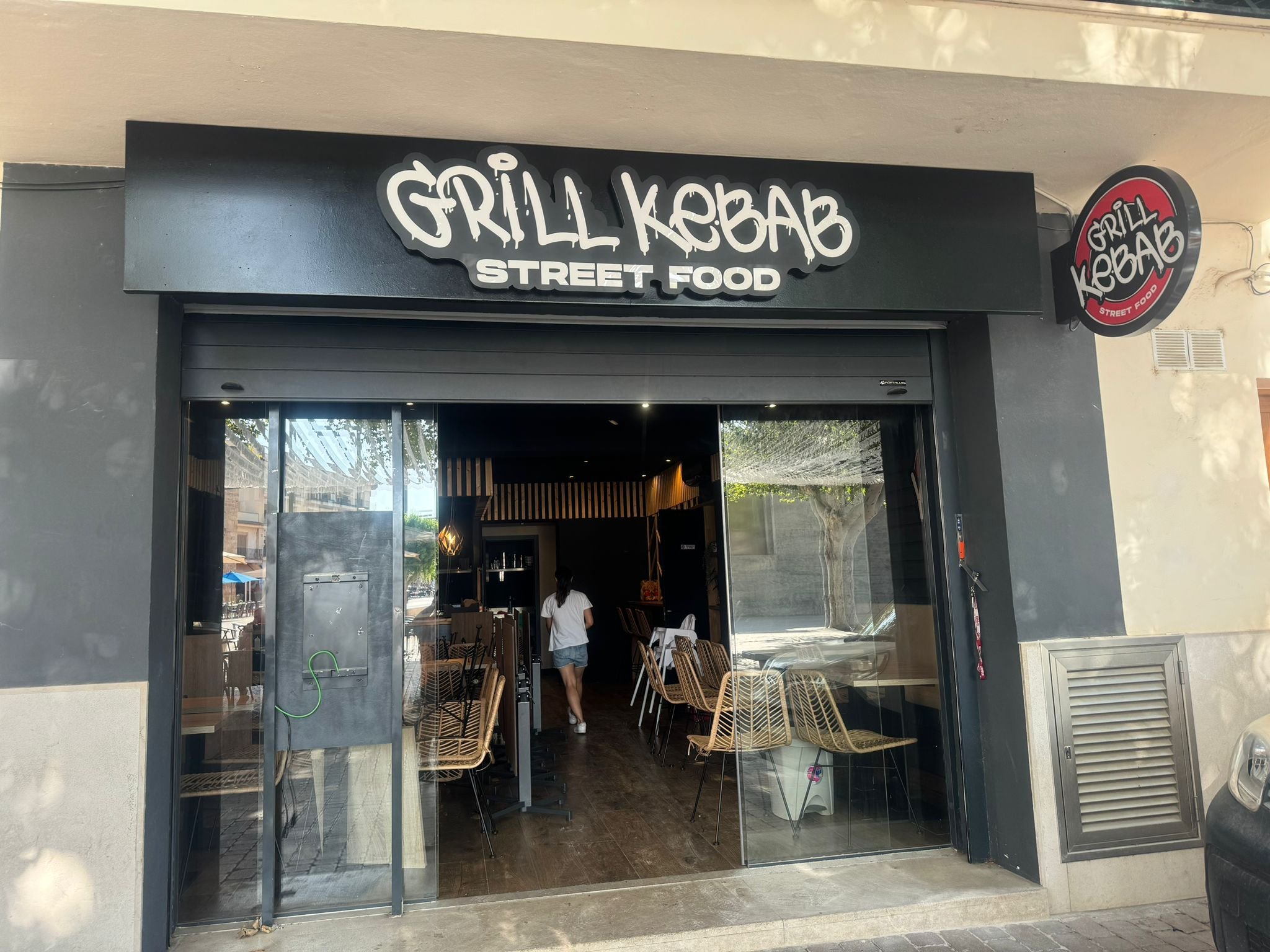 Rótulo Luminoso con logotipo en PVC para Grill Kebab