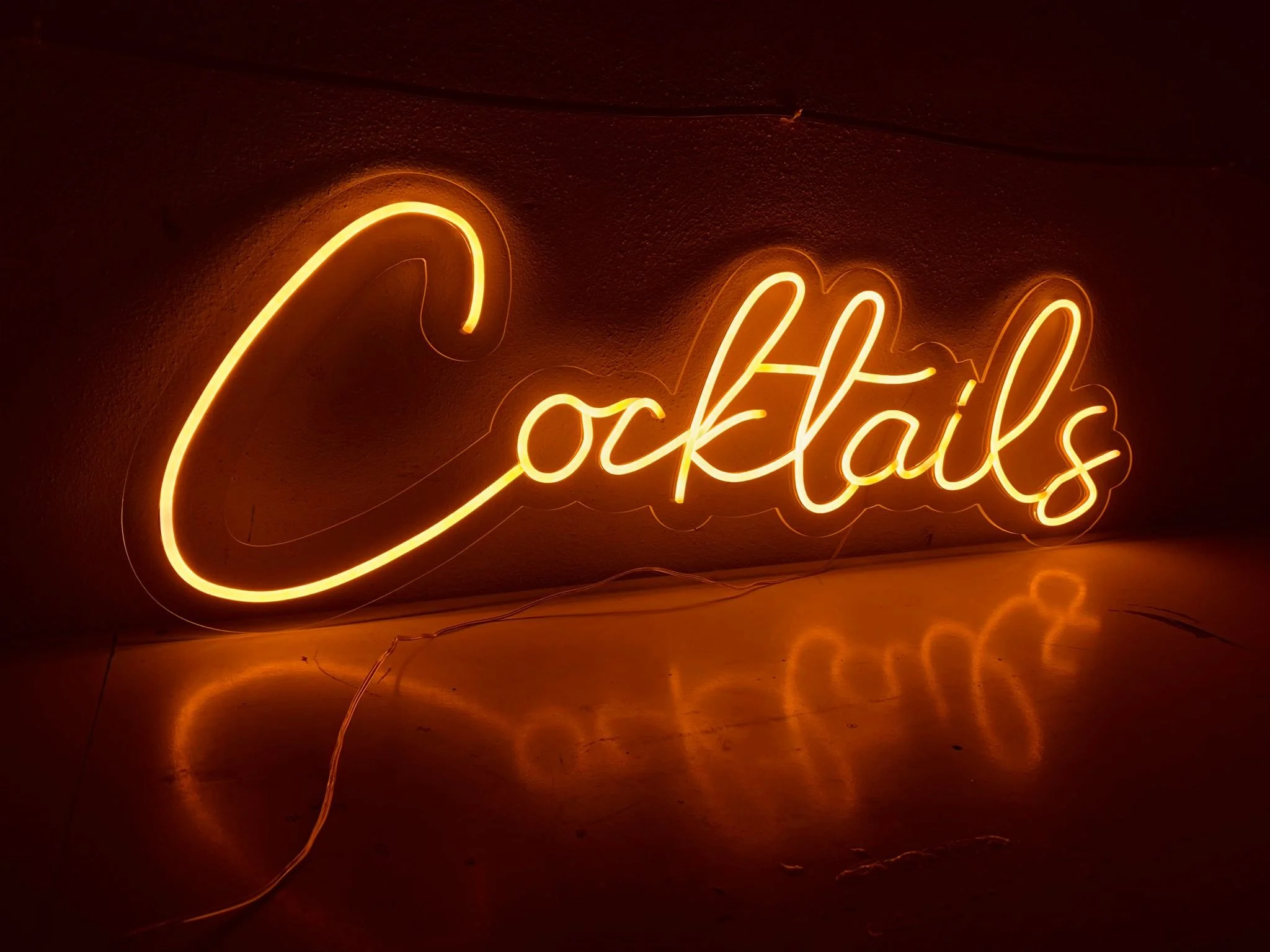 neon led dorado coctails madisonç.jpg
