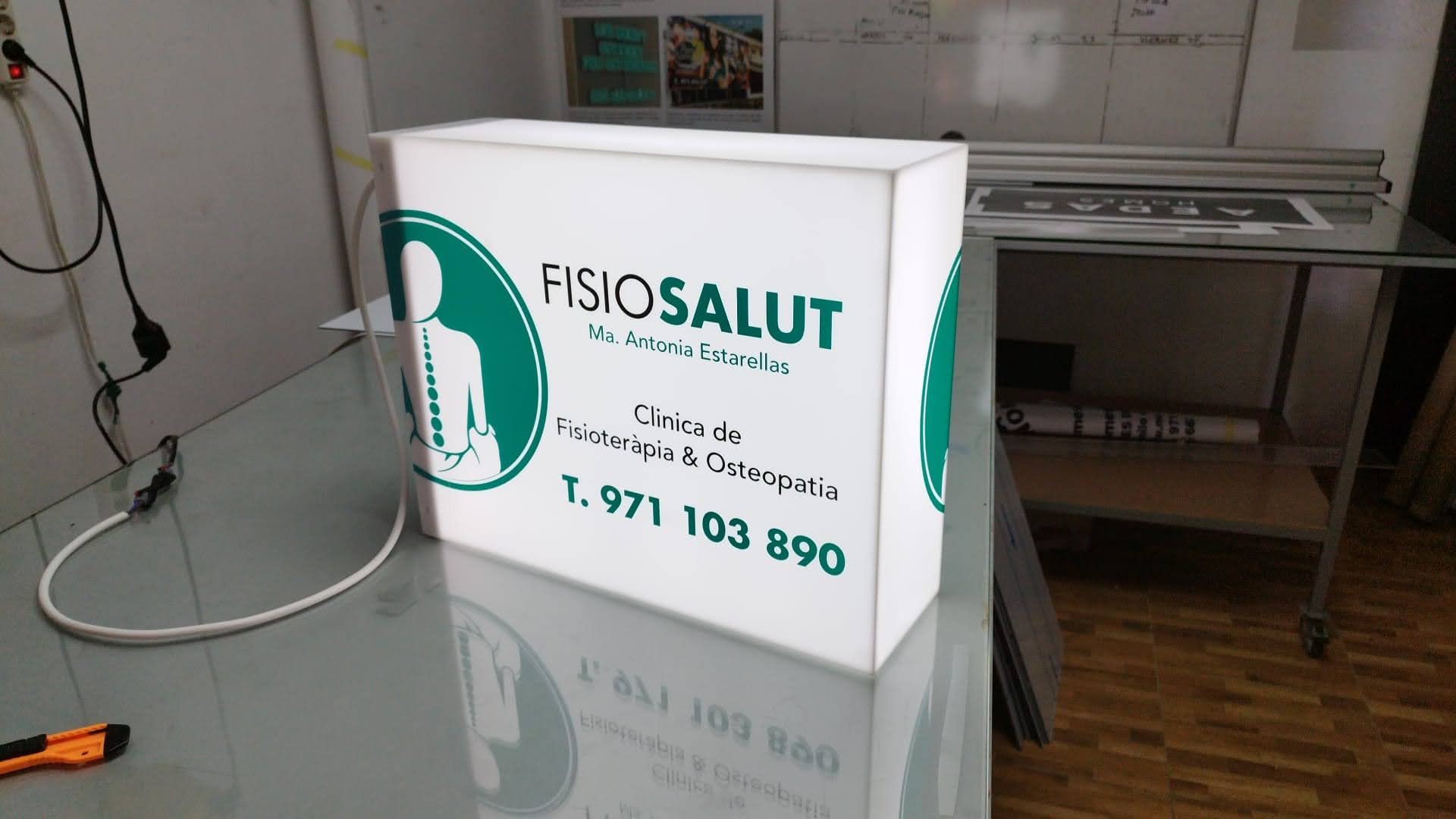 Banderola Luminosa caja de luz metacrilato - FISIOSALUT 