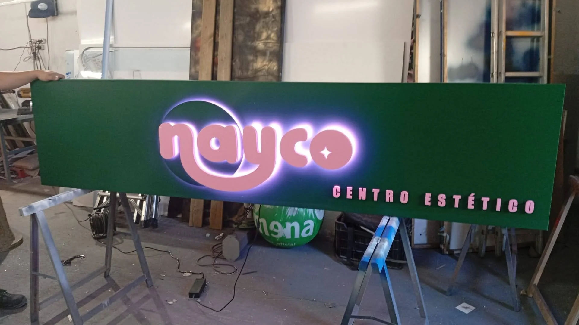 Rótulo Luminoso con letra corpórea retroiluminada con LED para Nayco