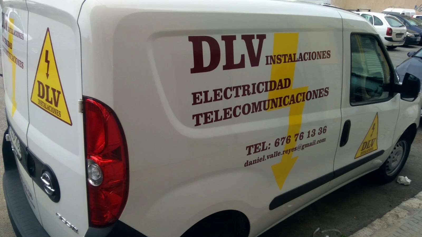 Rotulación básica en vinilo de corte para DLV Instalaciones