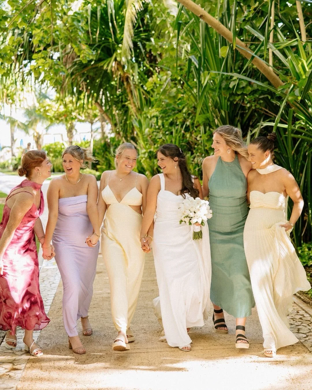 This felt less like a &ldquo;perfect wedding day&rdquo; and more like the best vacation with all their favorite people&hellip; that just happened to end in marriage. ☀️ 

Beach ceremony, barefoot energy, tequila somewhere nearby probably, everyone la