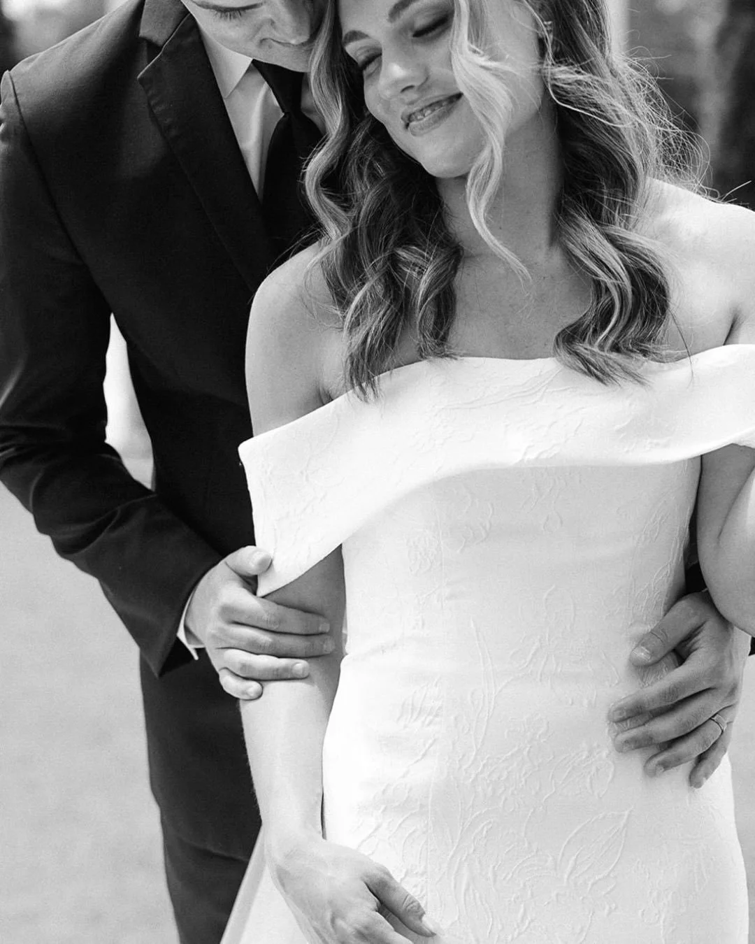 Lily + Alec are married!!

A dress that deserves its own moment. Pink cocktails waiting for guests. Bridesmaids in the prettiest shade of green. A ceremony full of love. And a couple who could not stop smiling at each other all day long. 

These are 