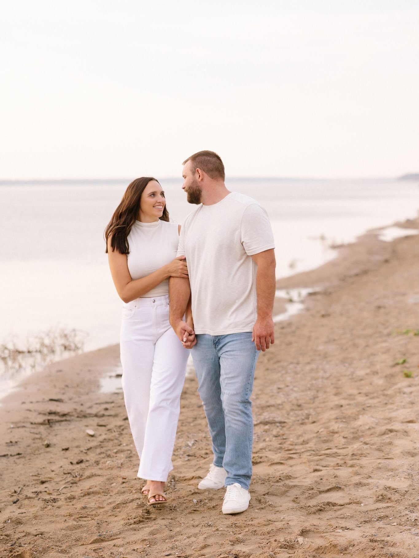 Madigan + Carter 

Just the two of them, completely in love.

Consider this your sign to book the engagement session. 

#DesMoinesWeddingPhotography #IowaBride #IowaWedding #IowaEngagement #EngagementSession