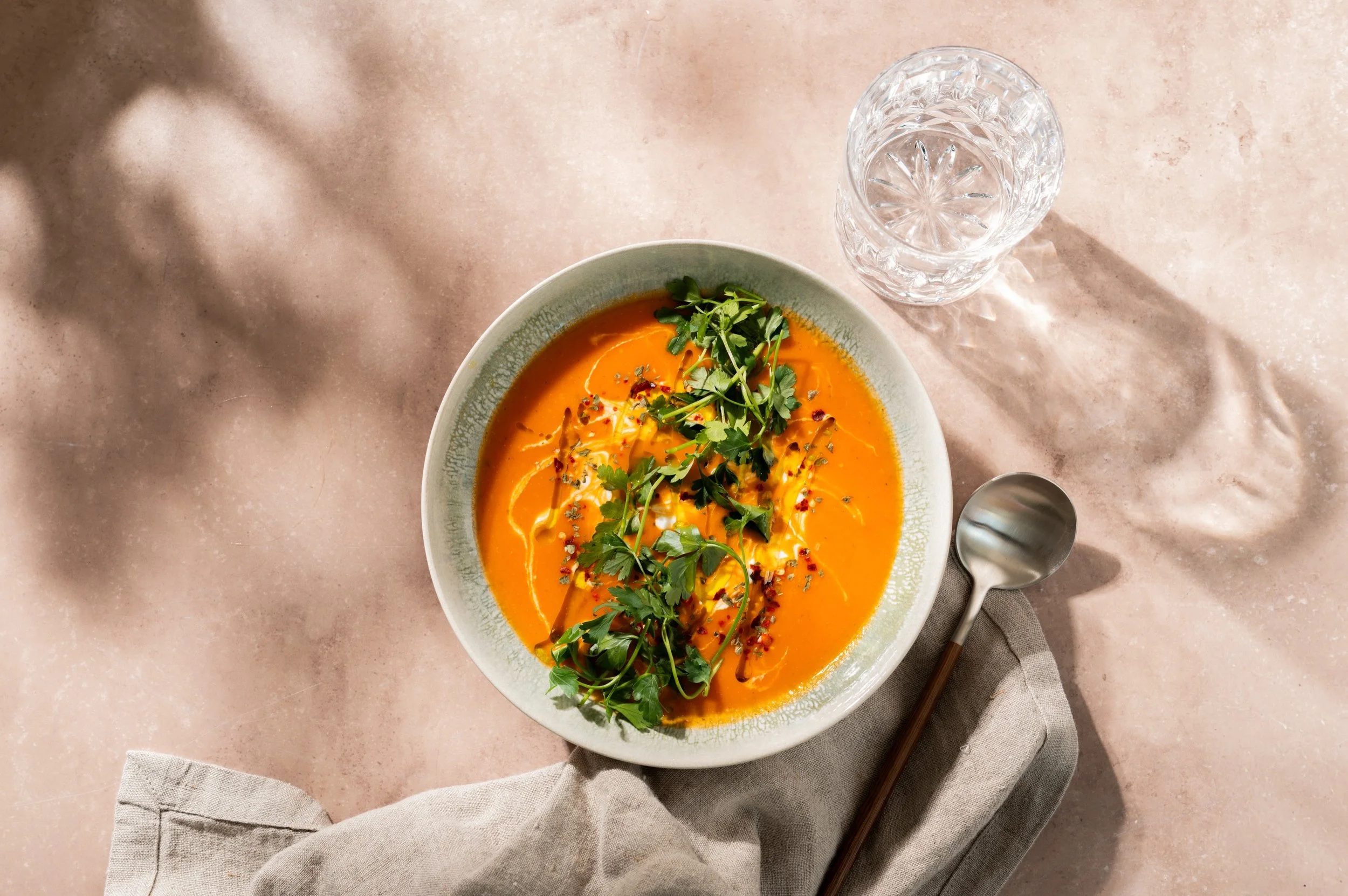 I just love all these beautiful color tones

#leicaq343 #tomatoes #tomatoesoup #foodphotography #leicafotochallenge