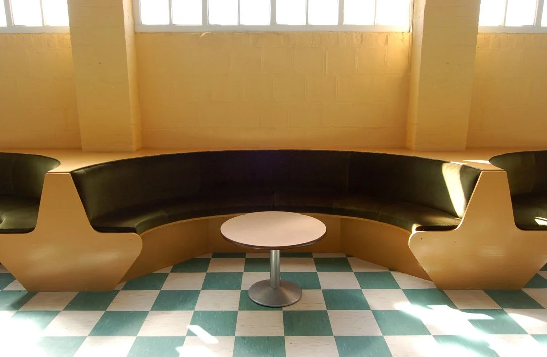 08 Bench & table light, empty race bar.jpg