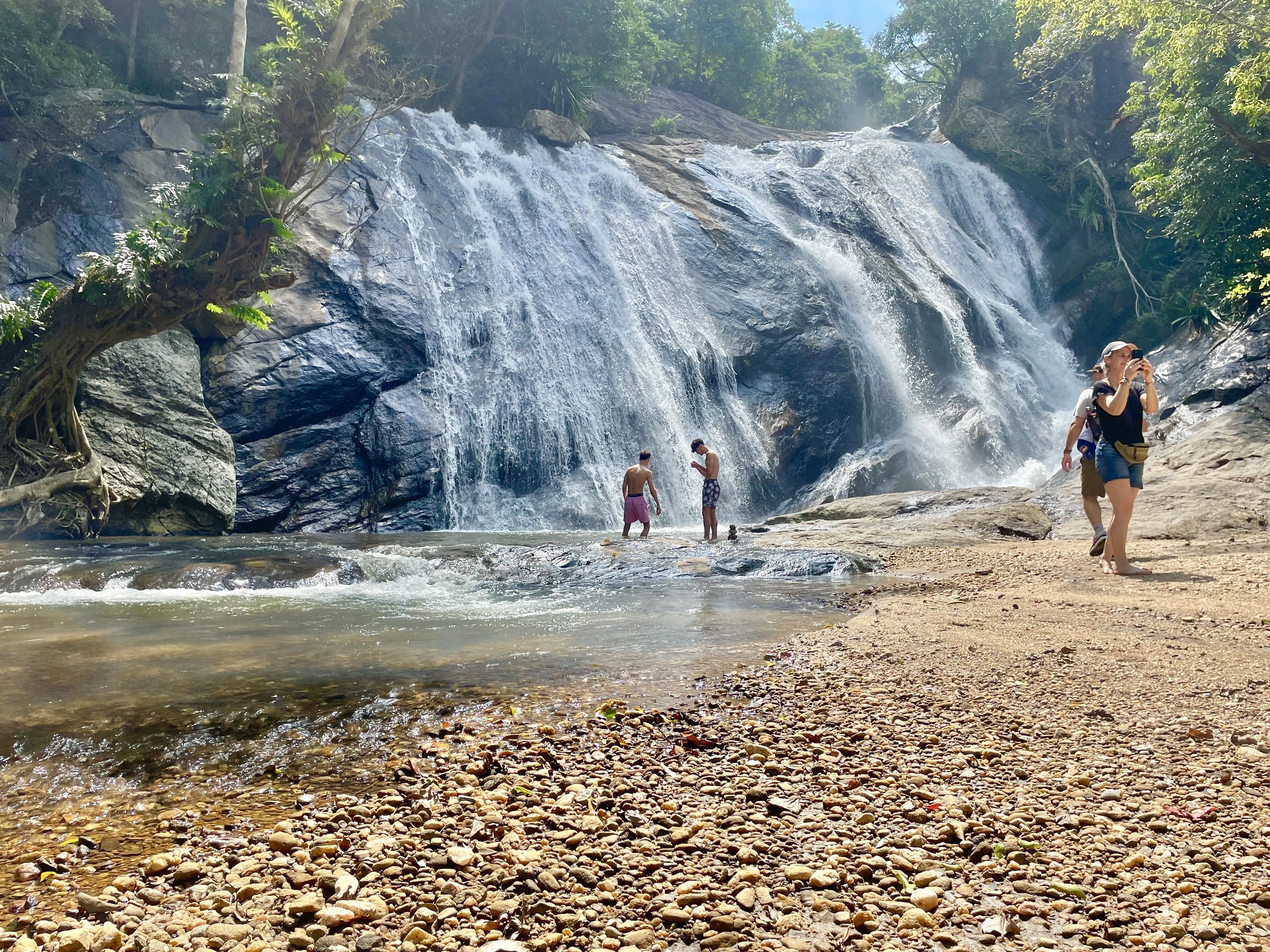 Opalgala Waterfall Trekking
