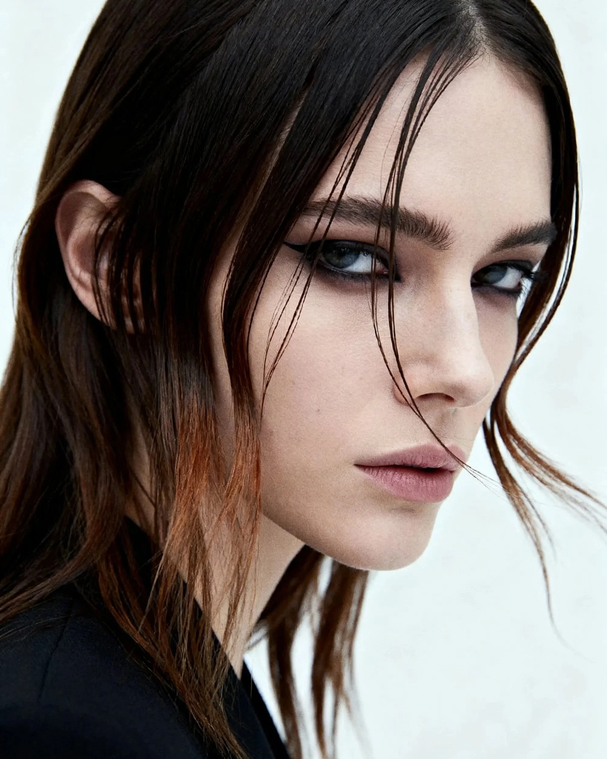 seedream-4.0_Vogue_Italia_editorial_hair_photography_European_female_model_mid_to_late_20s_ex-1.jpg
