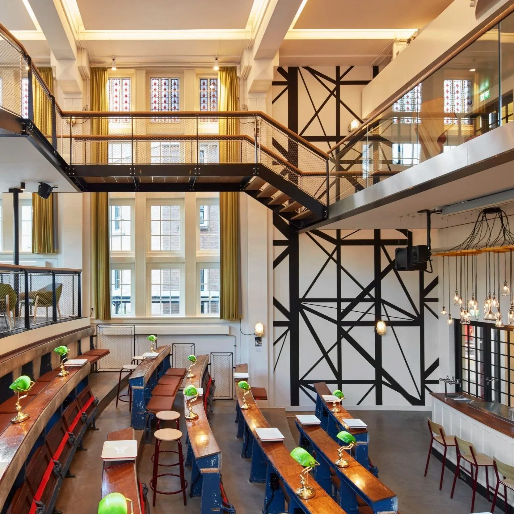 b4-auditorium-bar-amsterdam-hostel-generator-4.jpg