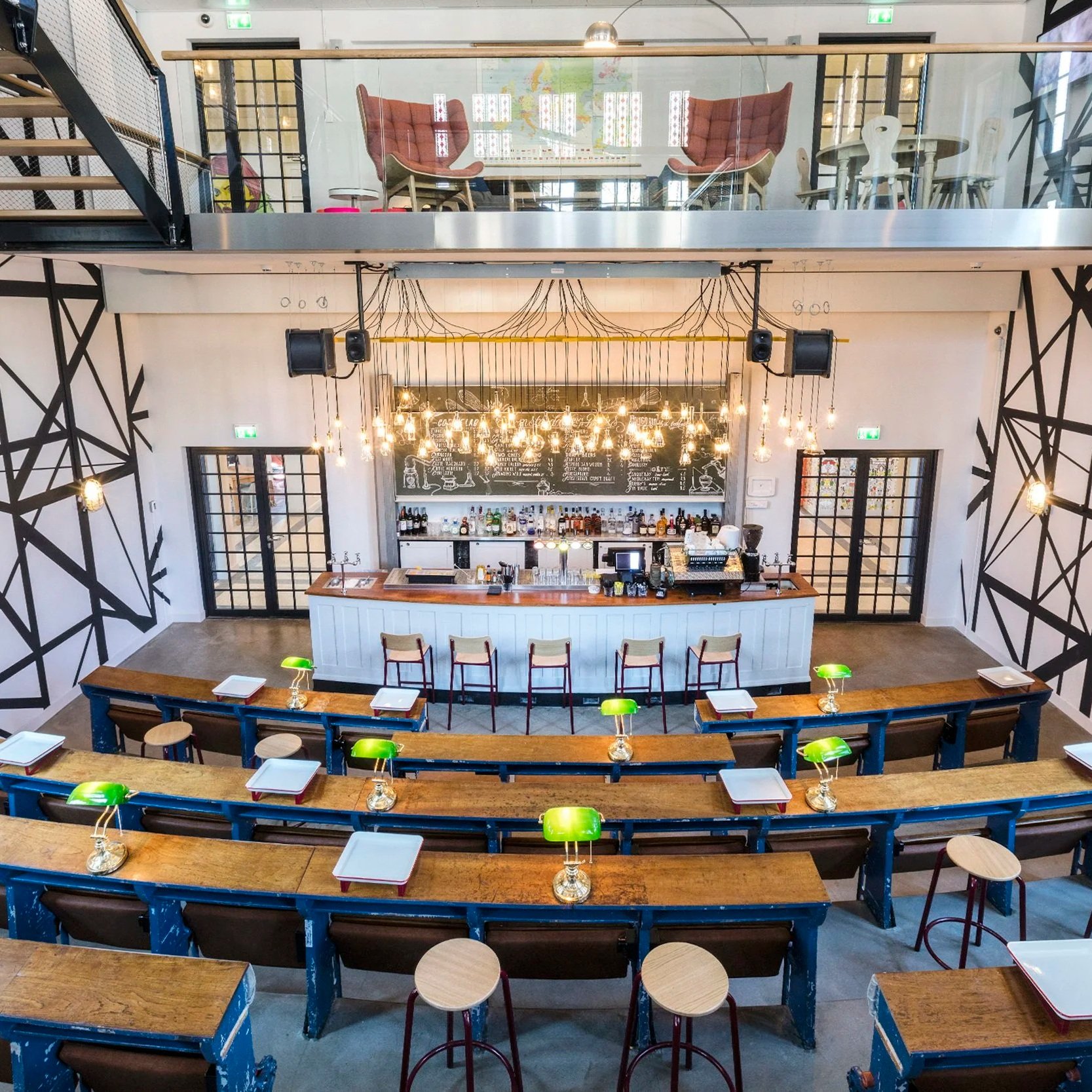 b8-auditorium-bar-amsterdam-hostel-generator-3.jpg