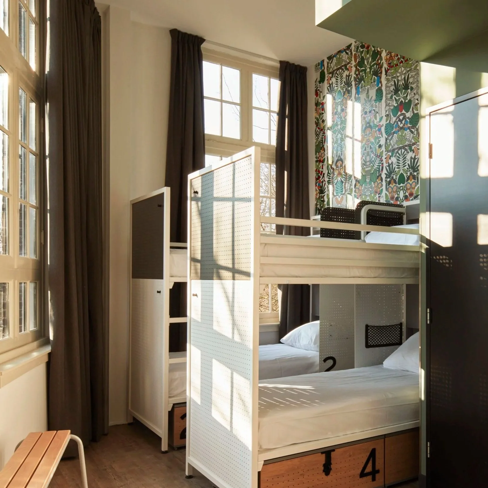4 Beds Room