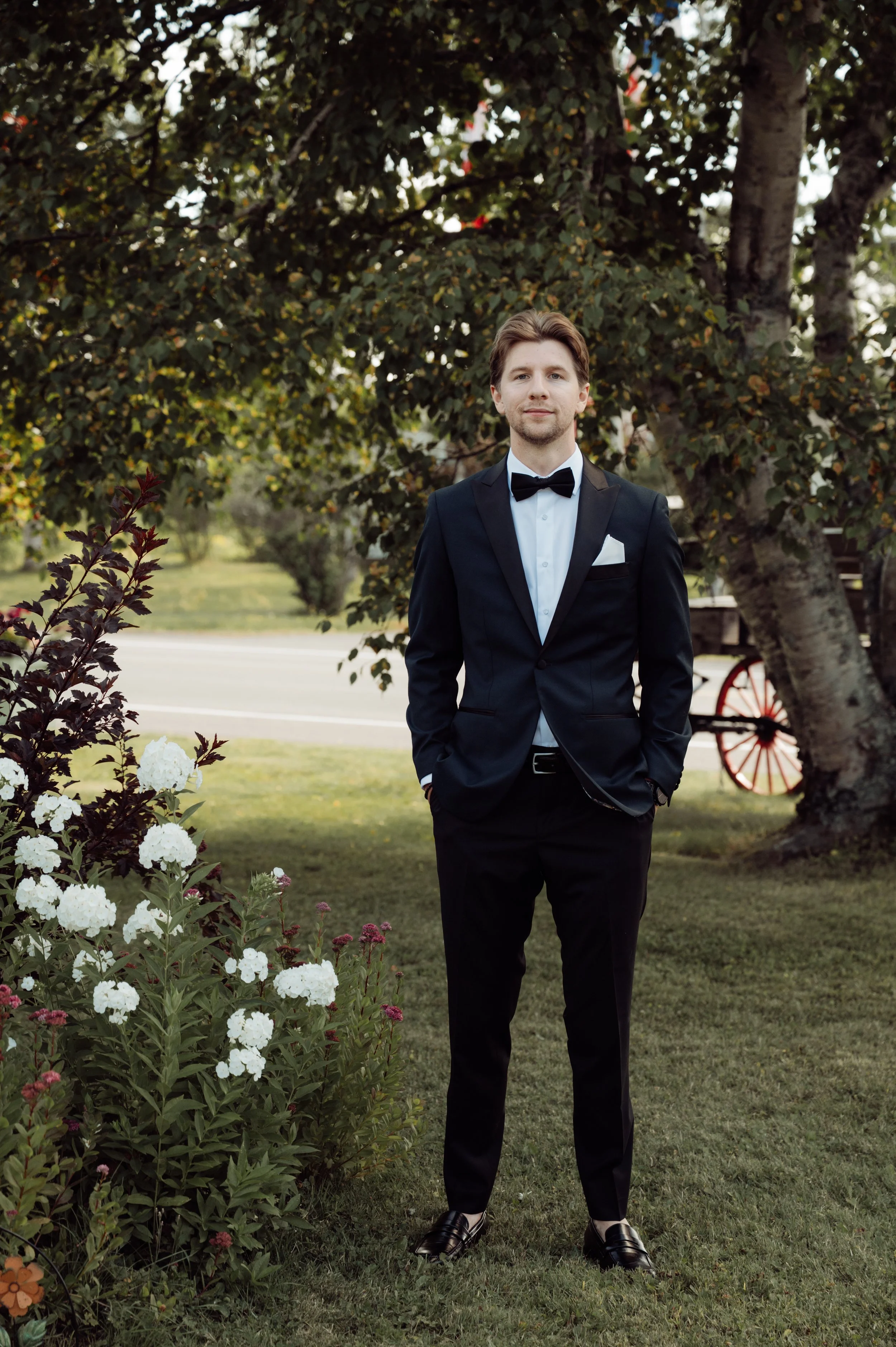 B & L The Sneak Peeks | R Pardy Photography-5.jpg