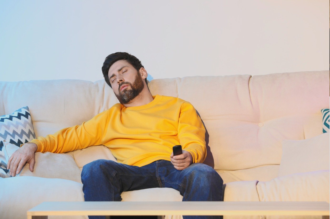 Nodding off on the couch watching telly.... and waking yourself up snoring? 

That's not just tiredness. That's a red flag. 🚩

Falling asleep unintentionally and snoring are two of the most common signs of obstructive sleep apnoea. The sooner you kn