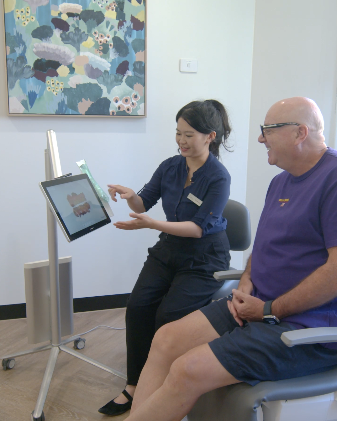 Doctor showing patient a 3D dental scan on an intraoral dental scanner