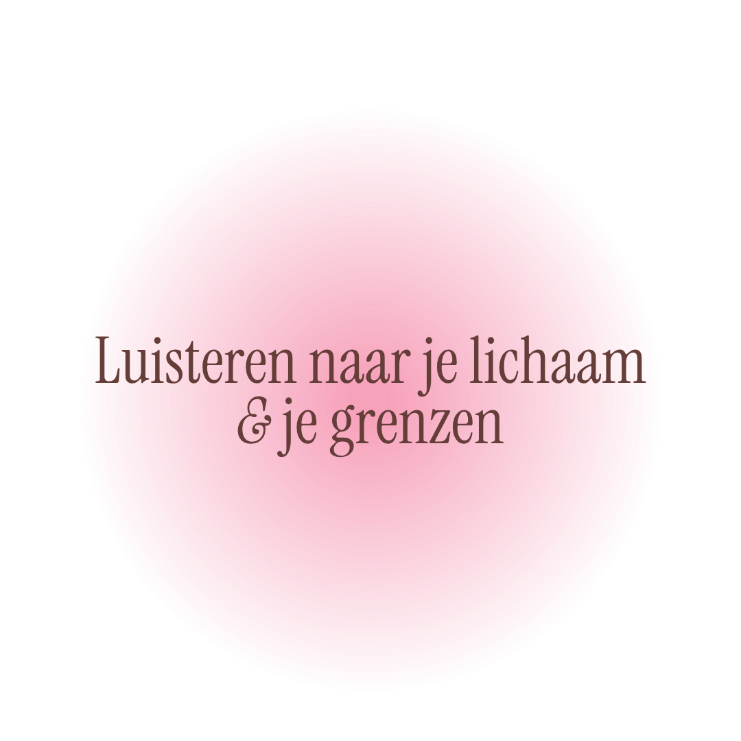 Pink circle with the Dutch text "Luisteren naar je lichaam & je grenzen" in zwart.