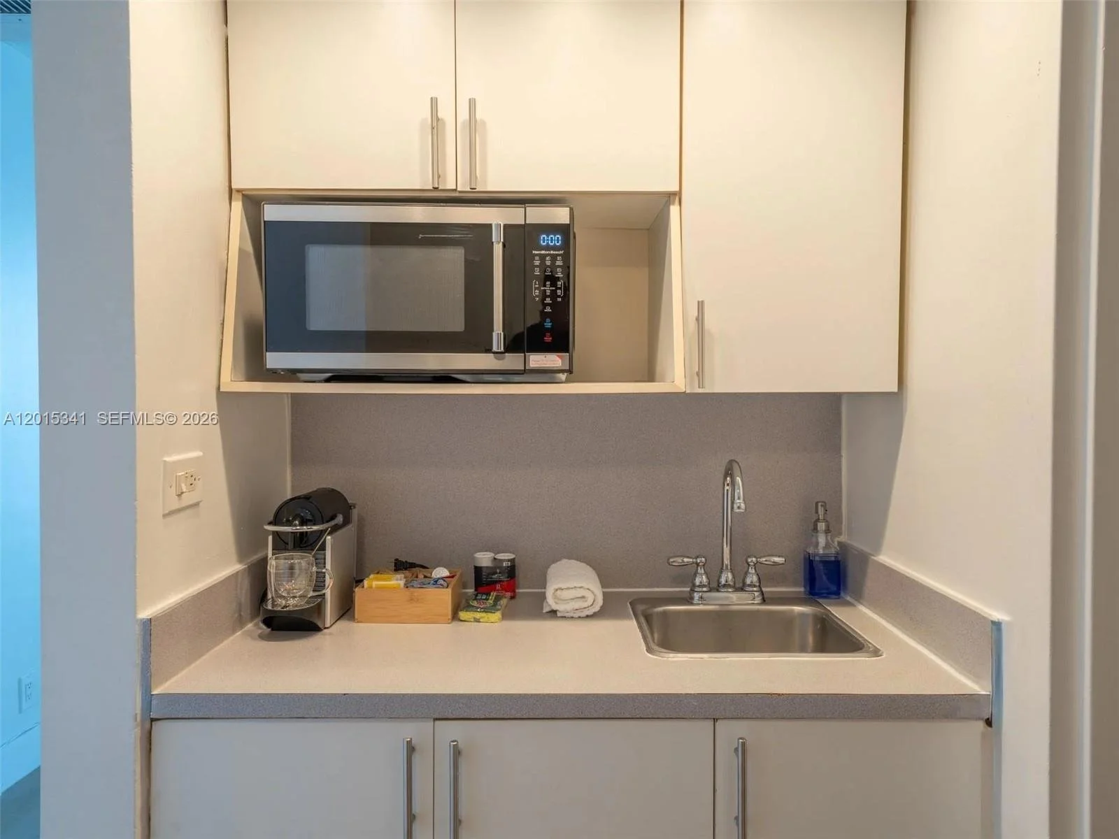 castle-beach-club-condo-miami-beach-fl-unit-1718-3.jpg