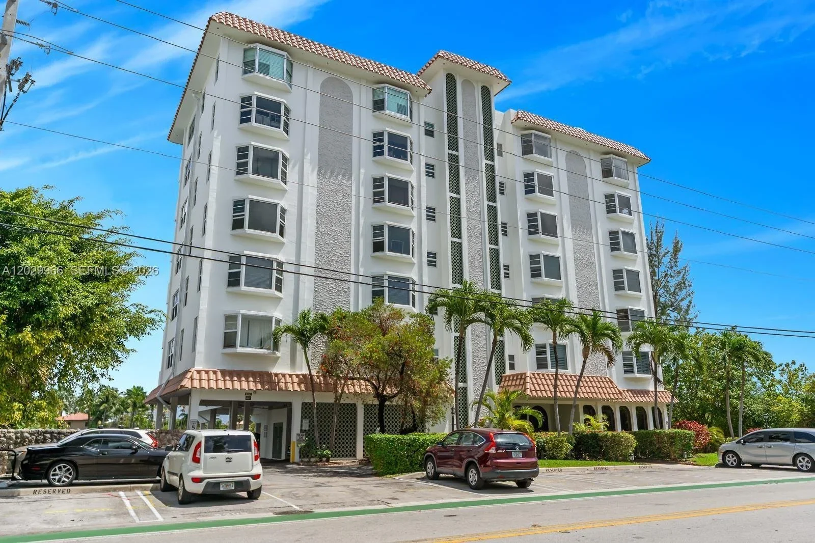 granada+condo+exterior.webp