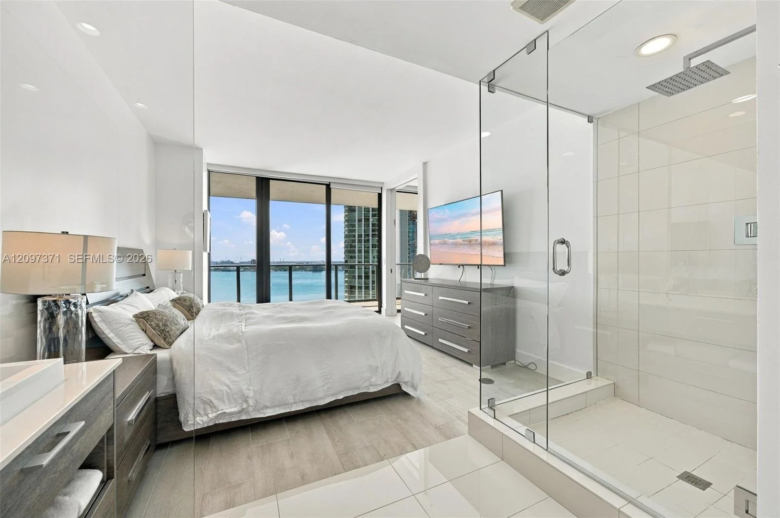 Paraiso-bay-condo-bath.jpeg