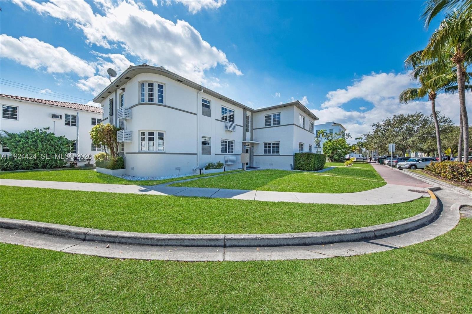 7124 Bay Dr MIAMI BEACH, FL 33141