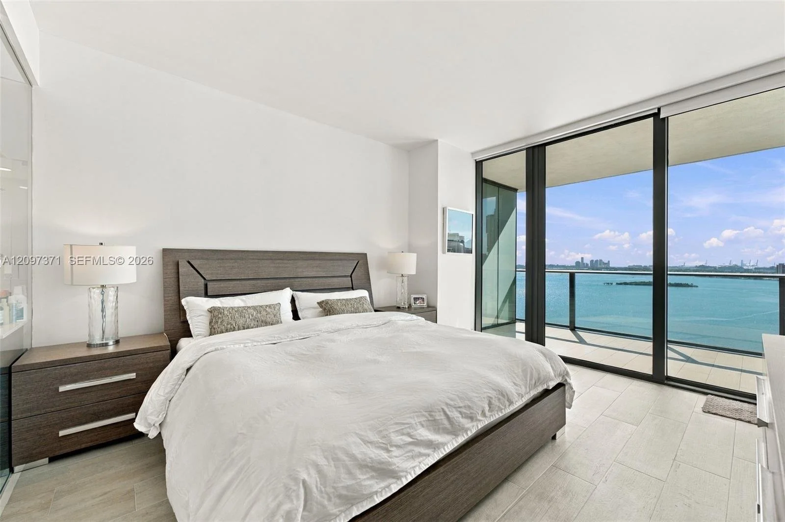 Paraiso-bay-condo-bedroomjpeg.jpeg