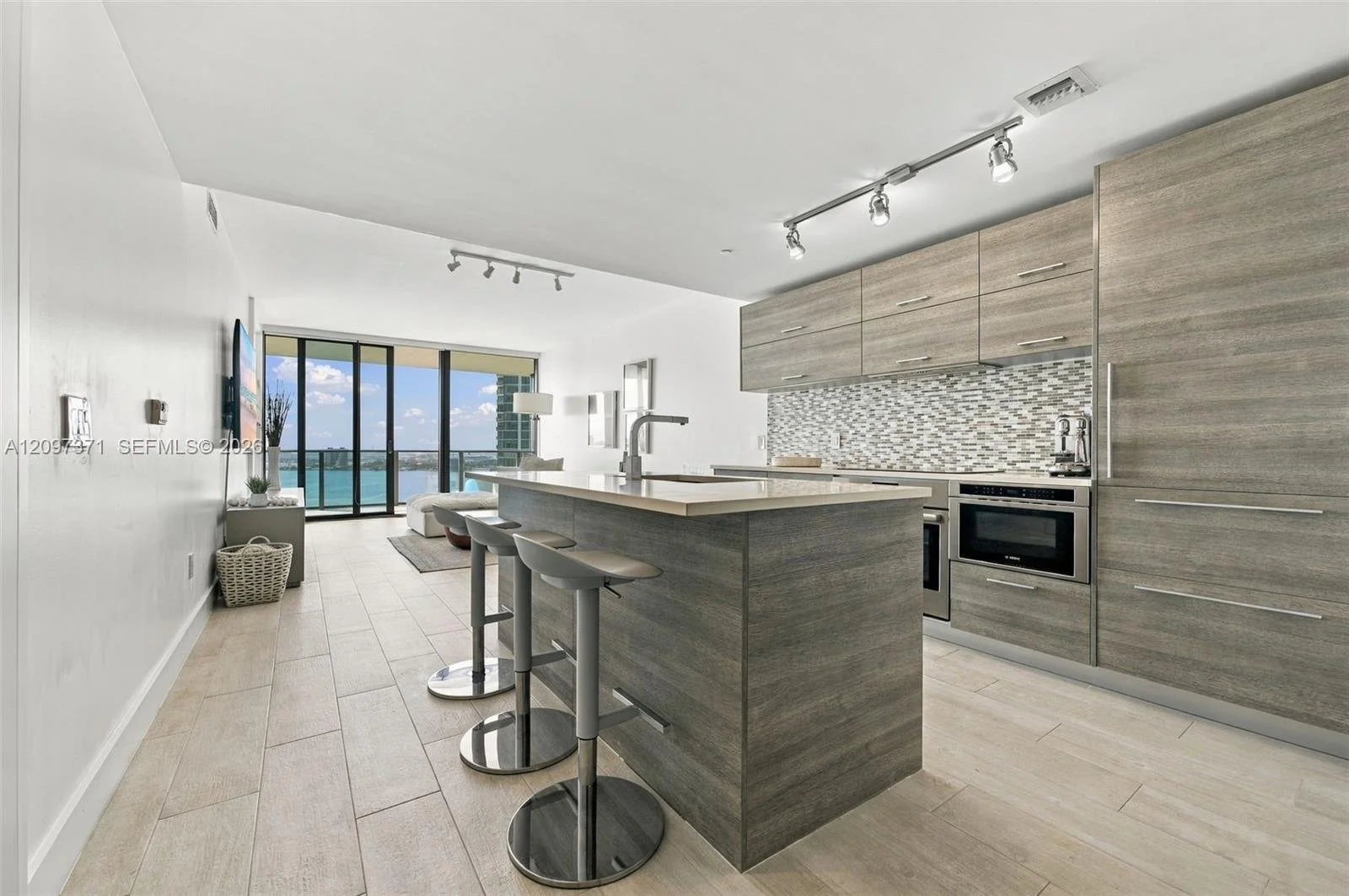 Paraiso-bay-condo-kitchen.jpeg
