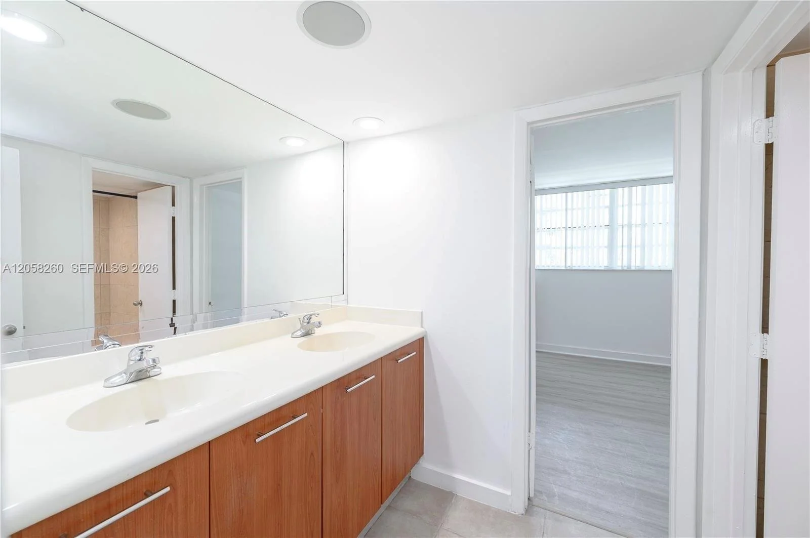 Nirvana Condo bath2.jpeg
