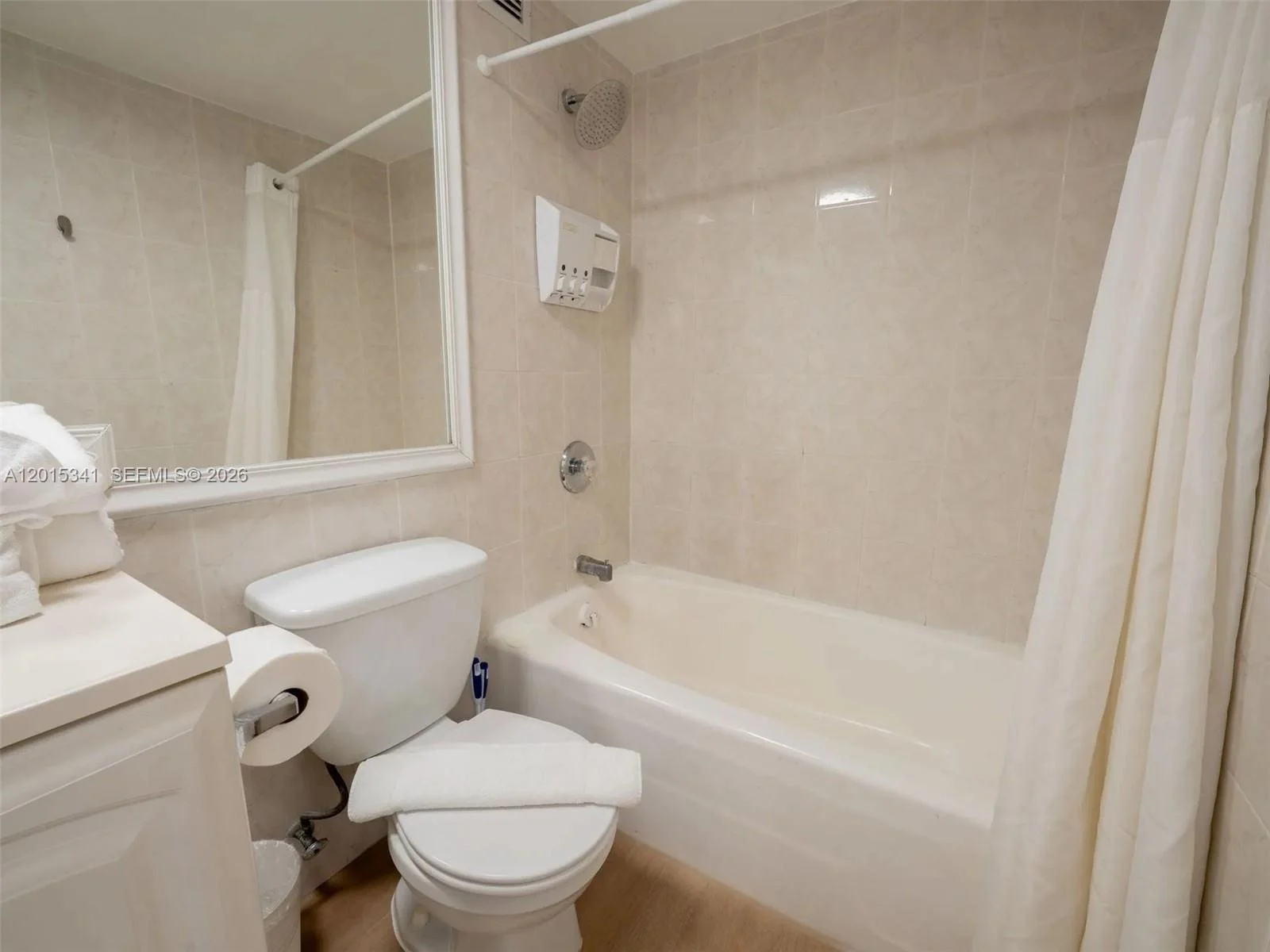 castle-beach-club-condo-miami-beach-fl-unit-1718-5.jpg
