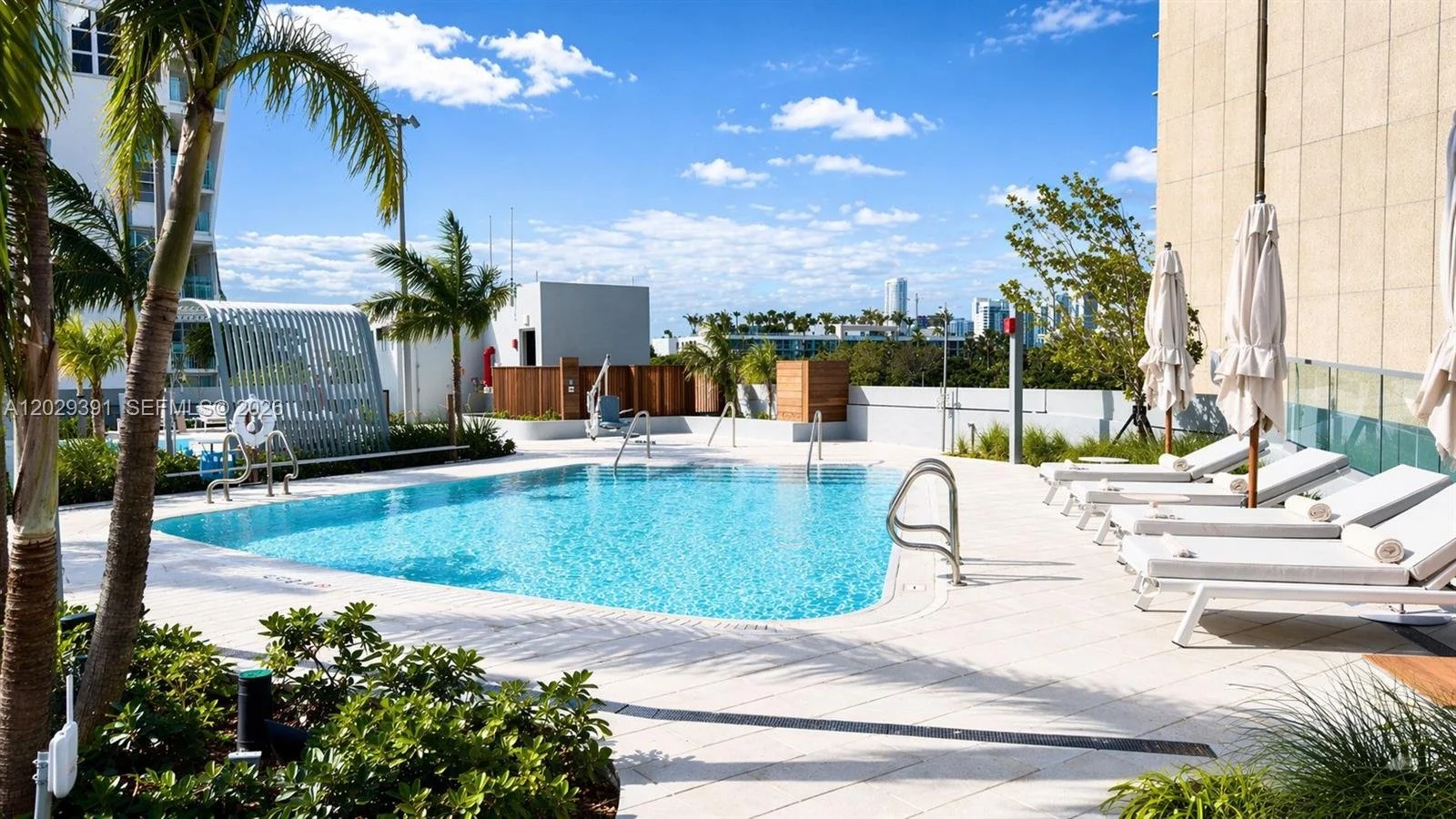 Una Residences pool2.jpeg