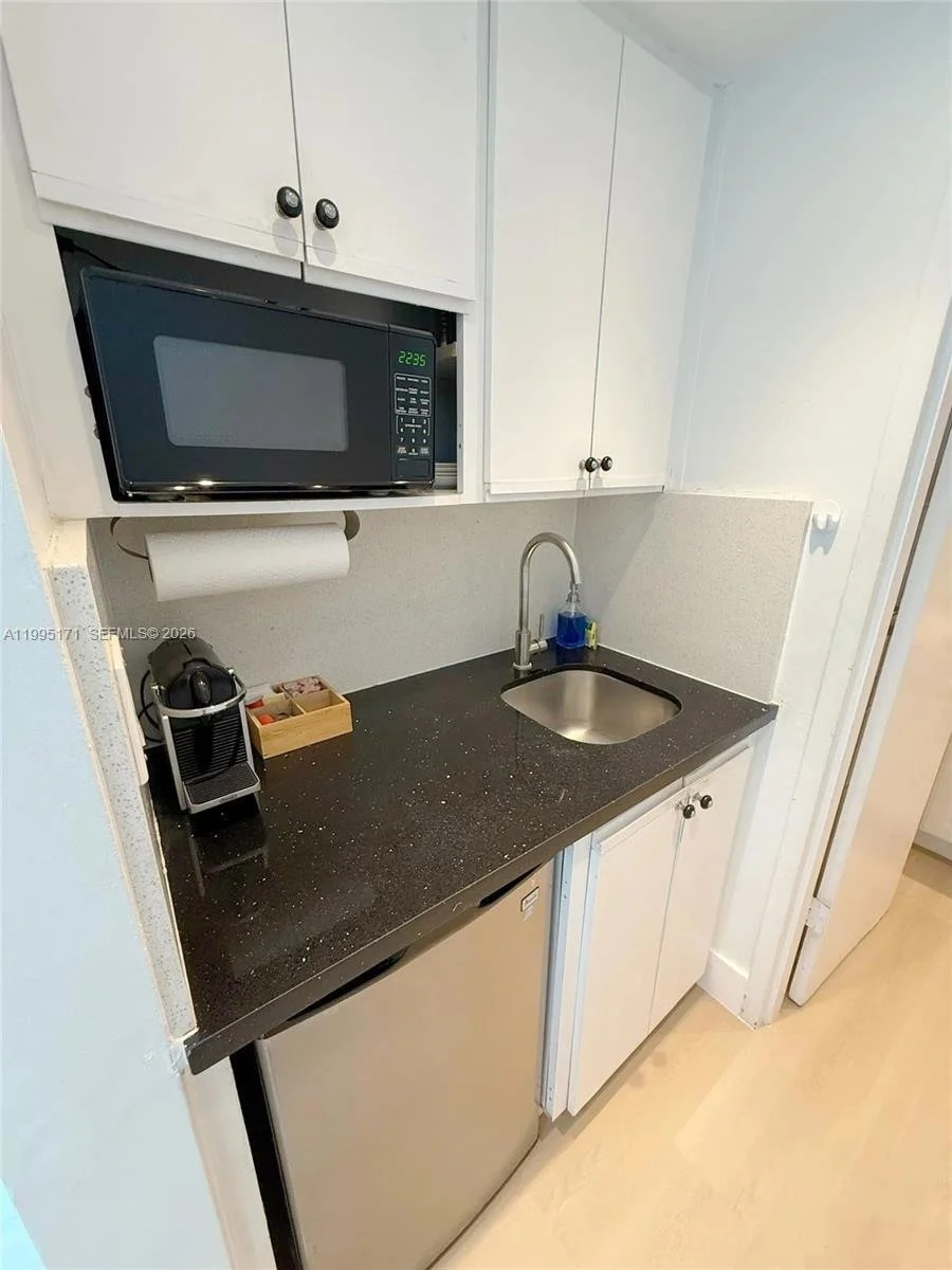 castle-beach-club-condo-miami-beach-fl-unit-635-4.jpg