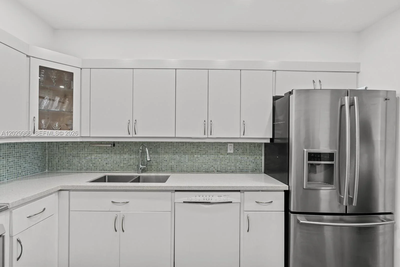 granada+condo+kitchen2.webp