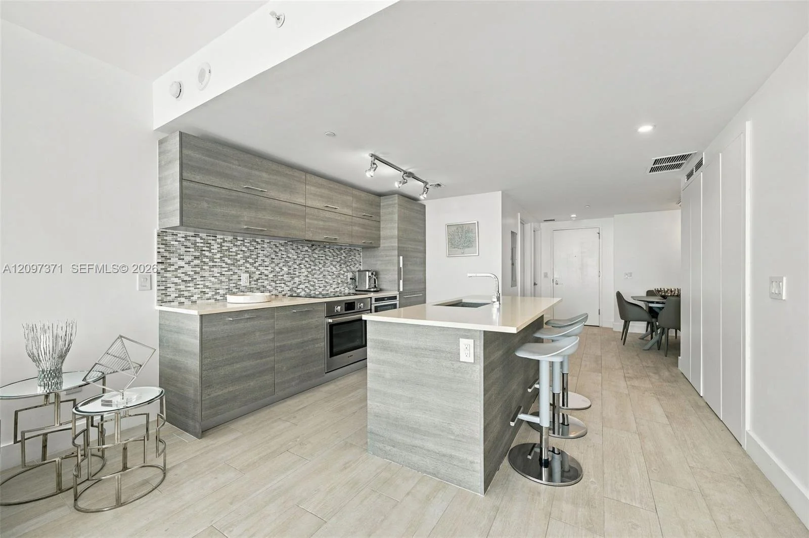 Paraiso-bay-condo-kitchen-2.jpeg