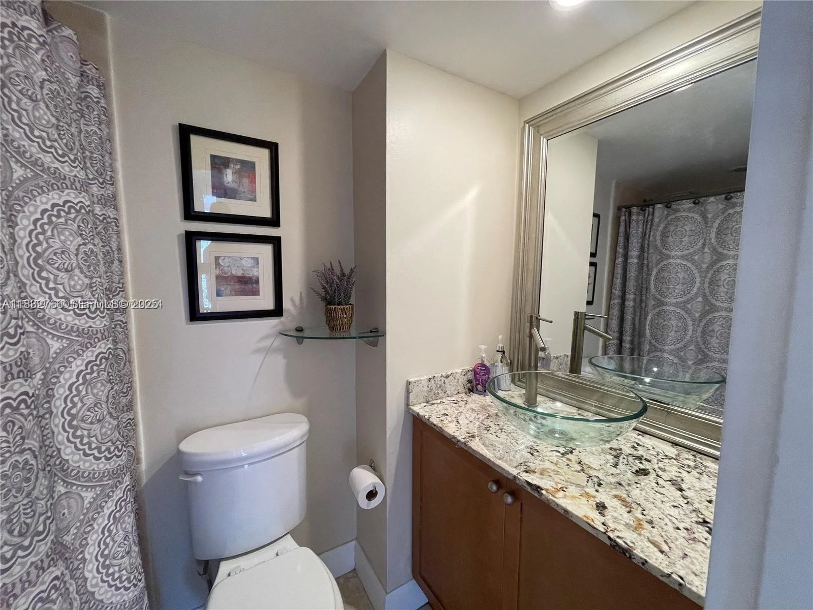 Brickell Harbour Condominium guest bath.jpeg
