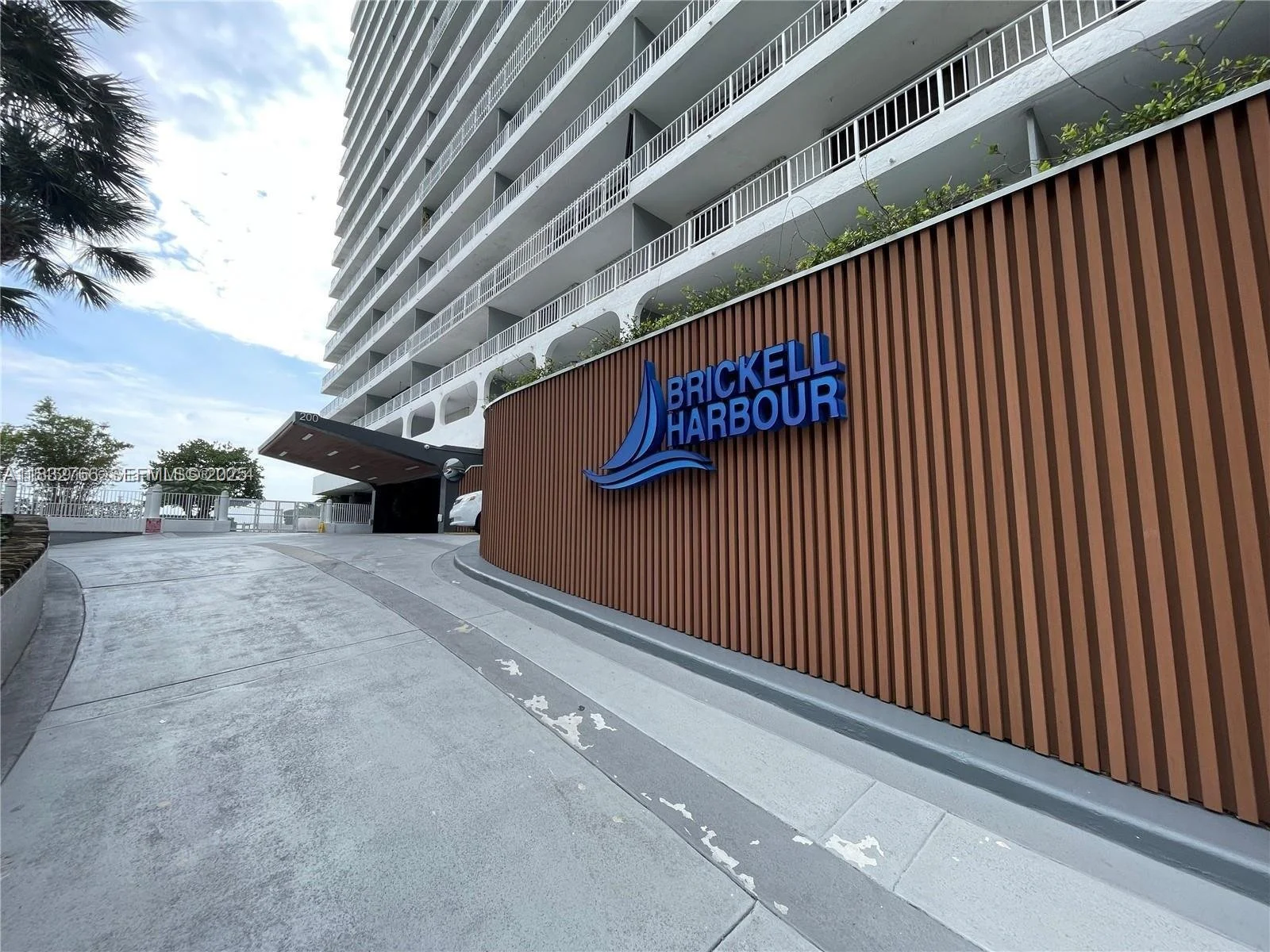 Brickell Harbour Condominium main entrance.jpeg