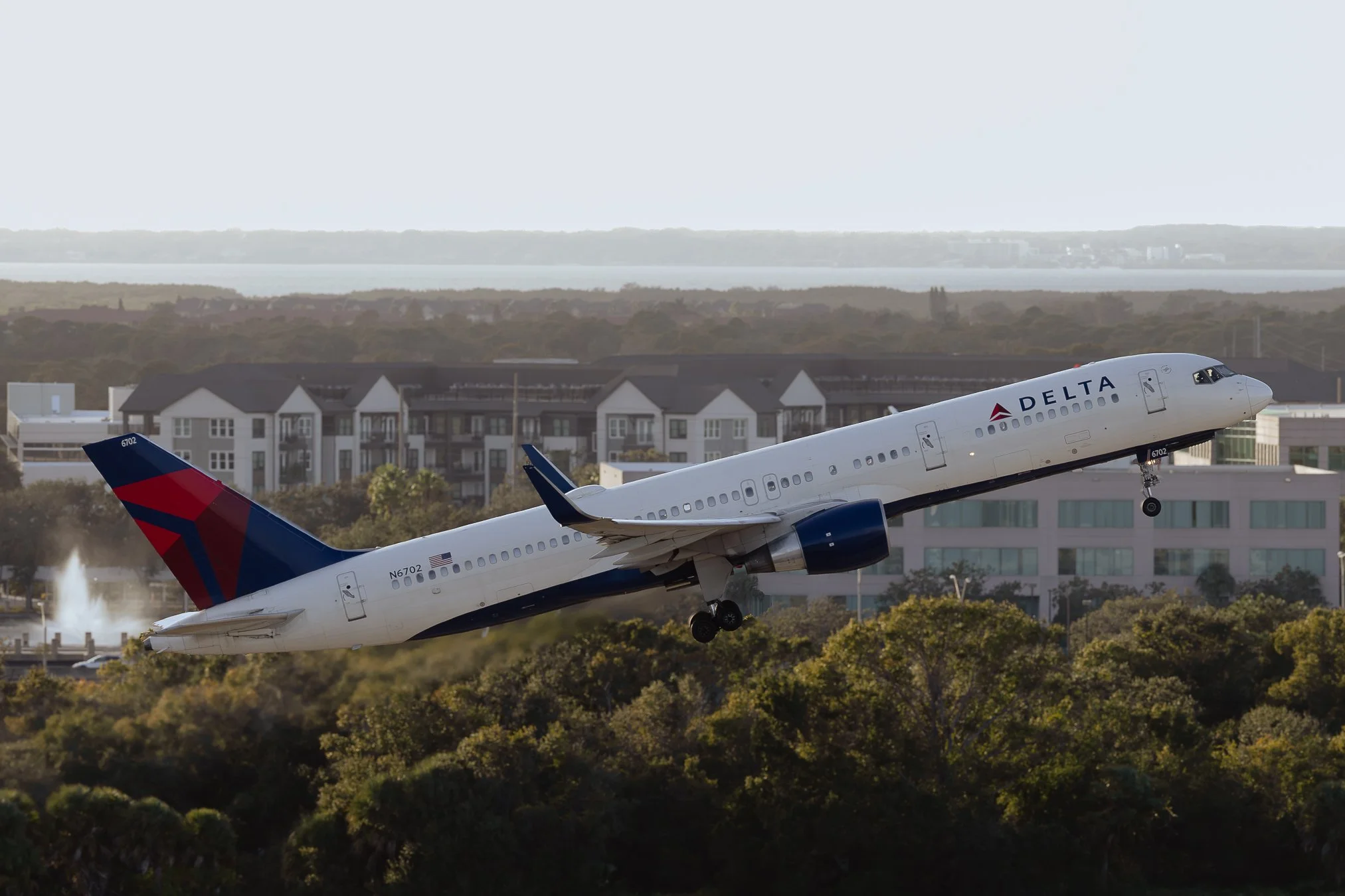 Delta Airlines Boeing 757-200 Departing Runway 01L at KTPA (Tampa International)