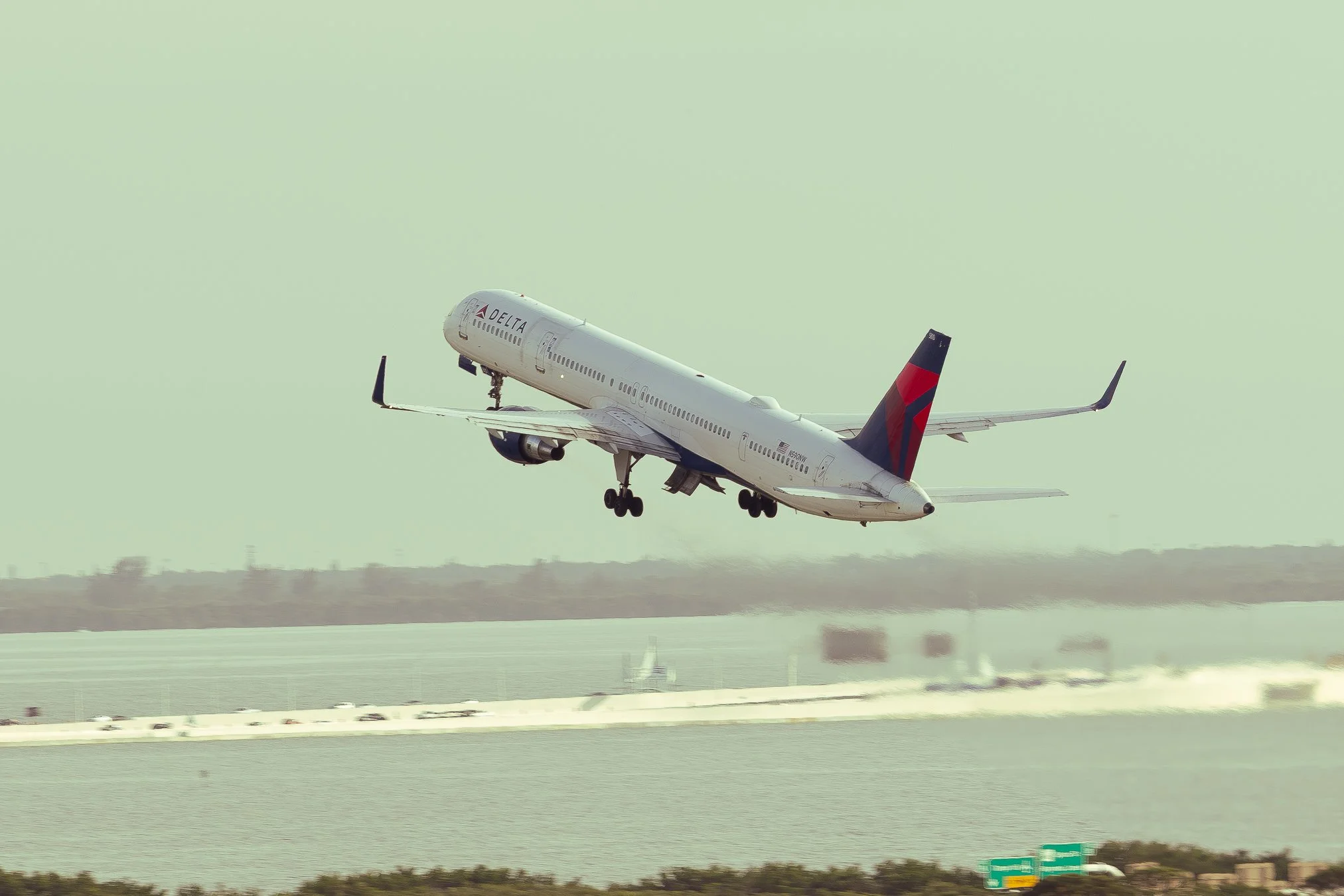 Delta Airlines Boeing 757-300 departing runway 18R at KTPA en-route to Detroit (KDTW)
