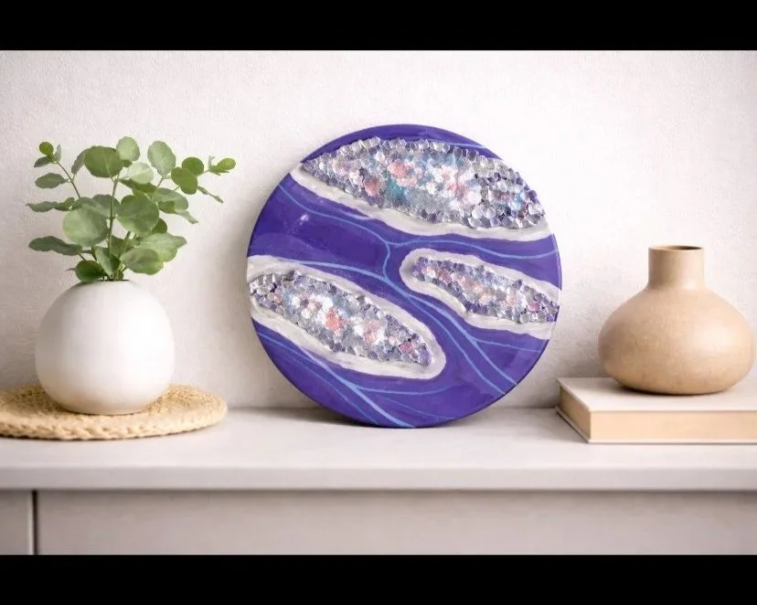 Druzy Doozie

6 inch thick wood round with fireglass, acrylic and mica