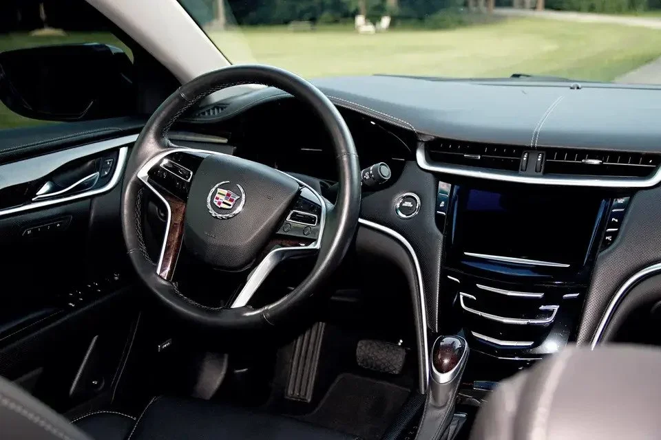 XTS-interior+front.webp