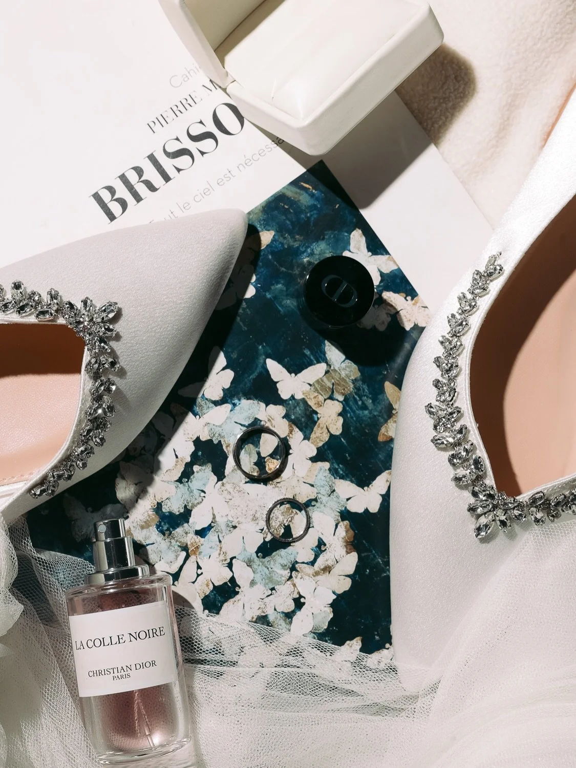 The beauty is in the details. 🤍

Wedding Planner, Designer @leaeventagency 
Venue @miolan_provence 
Photographer @ayataweddings 
Caterer @perchegiraudtraiteur 
Floral design @laurencelachere 
Decoration @_unzeste 
Furniture &amp; tableware @lunchser