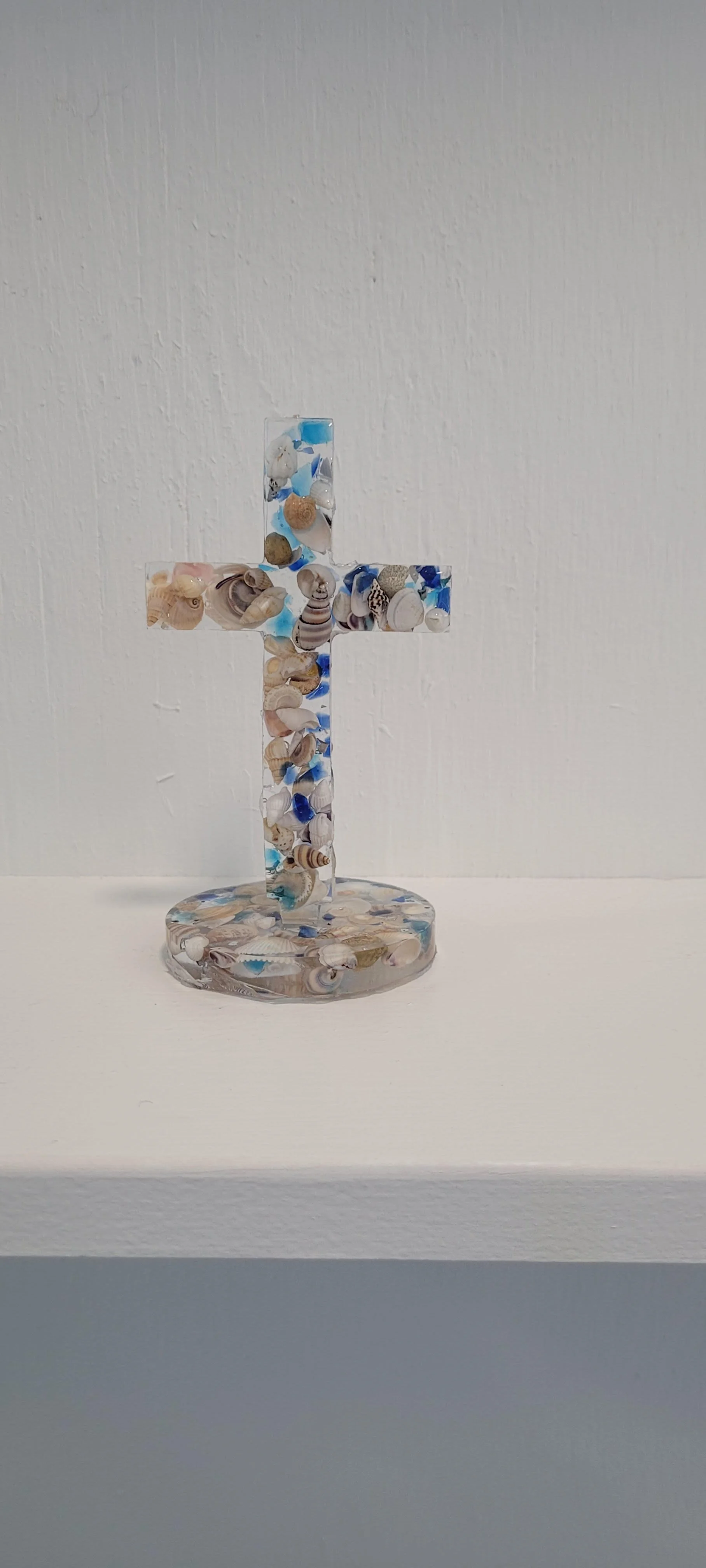 Surfvibing Coastal Resin Shell Cross – Sand Neutral & Blue