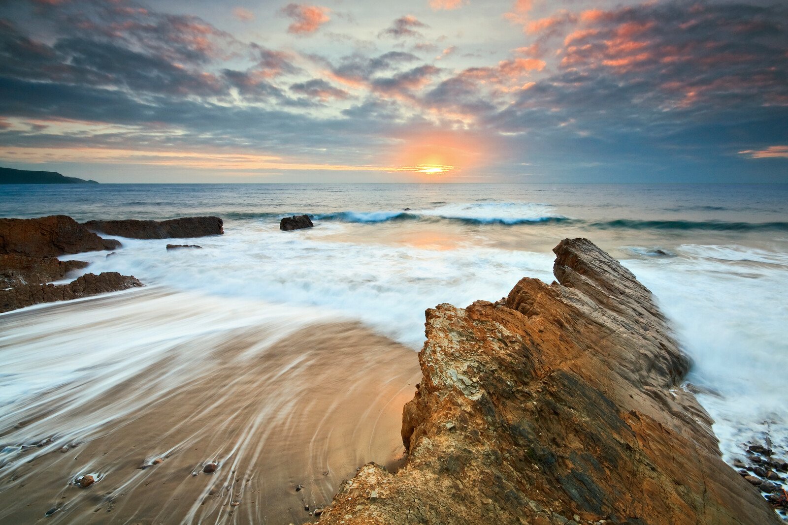 Widemouth Bay named in top 10 best surfing beaches in the UK