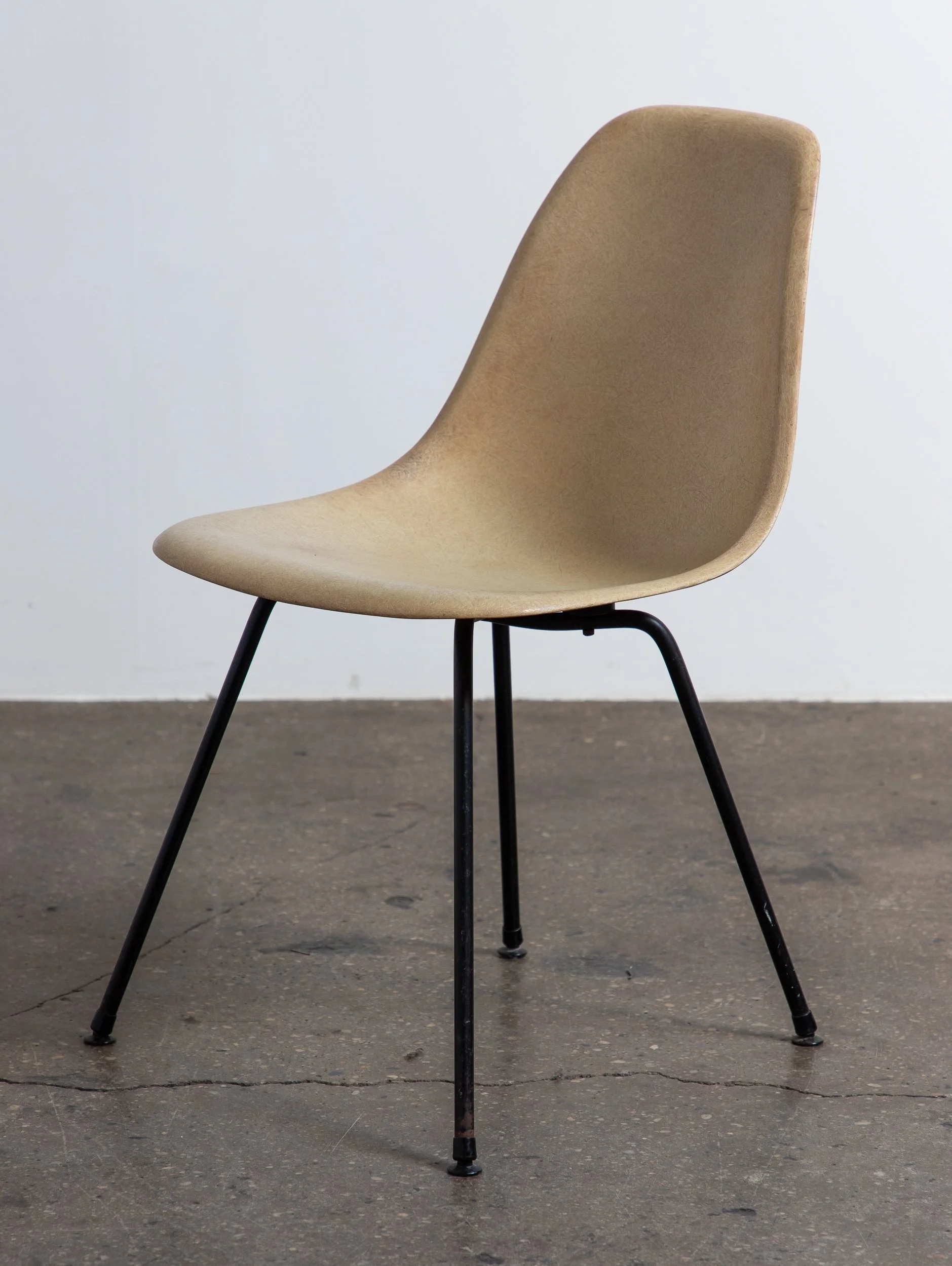 OAM_Vintage_Eames_Herman_Miller_1stgeneration_Sideshell-5.jpg