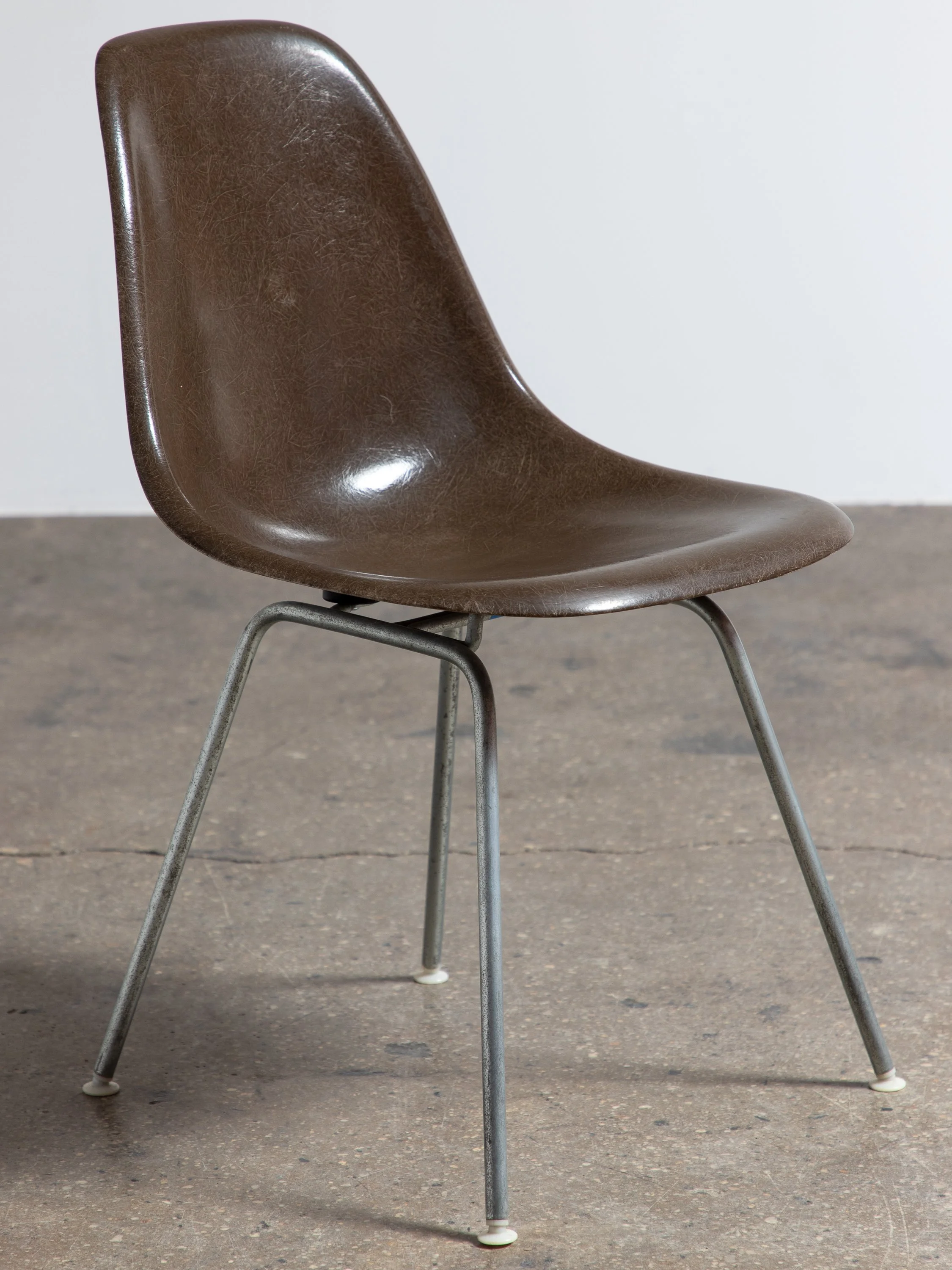 Build an Eames Shell Chair Set